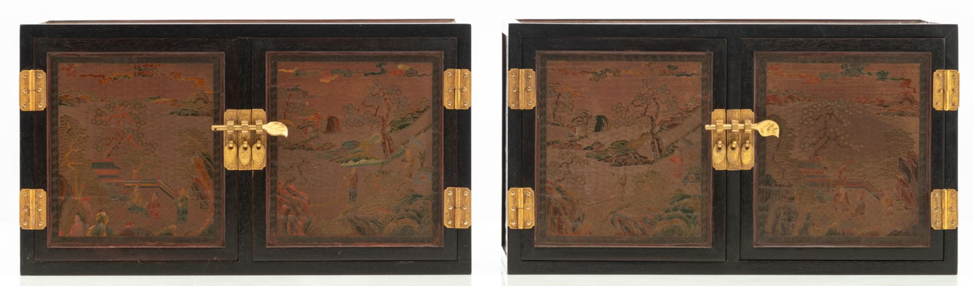 Two Chinese Republic period scholars cabinets in zitan wood, the Peking lacquered panels carved with - Bild 8 aus 13