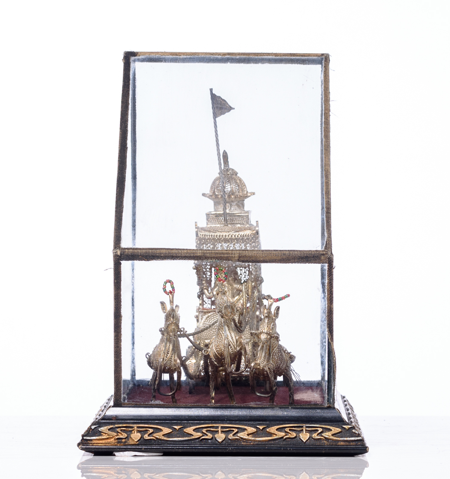 An Oriental silver filigree horse-drawn carriage, in a glass case with an Art Nouveau decorated base - Image 5 of 7