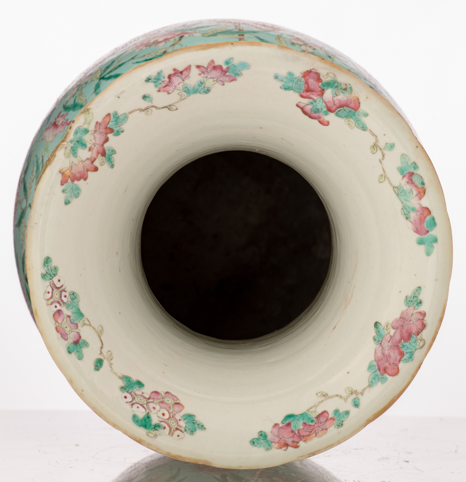 A  large Chinese turquoise ground and polychrome vase, decorated with dragons and flowers, 19thC, H - Image 5 of 6