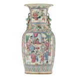 A Chinese famille rose vase, decorated with court scenes, 19thC, H 45,5 cm