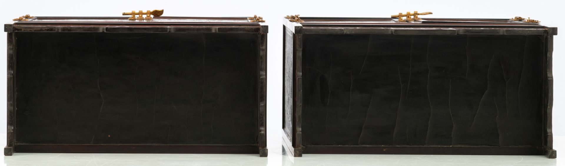 Two Chinese Republic period scholars cabinets in zitan wood, the Peking lacquered panels carved with - Bild 7 aus 13