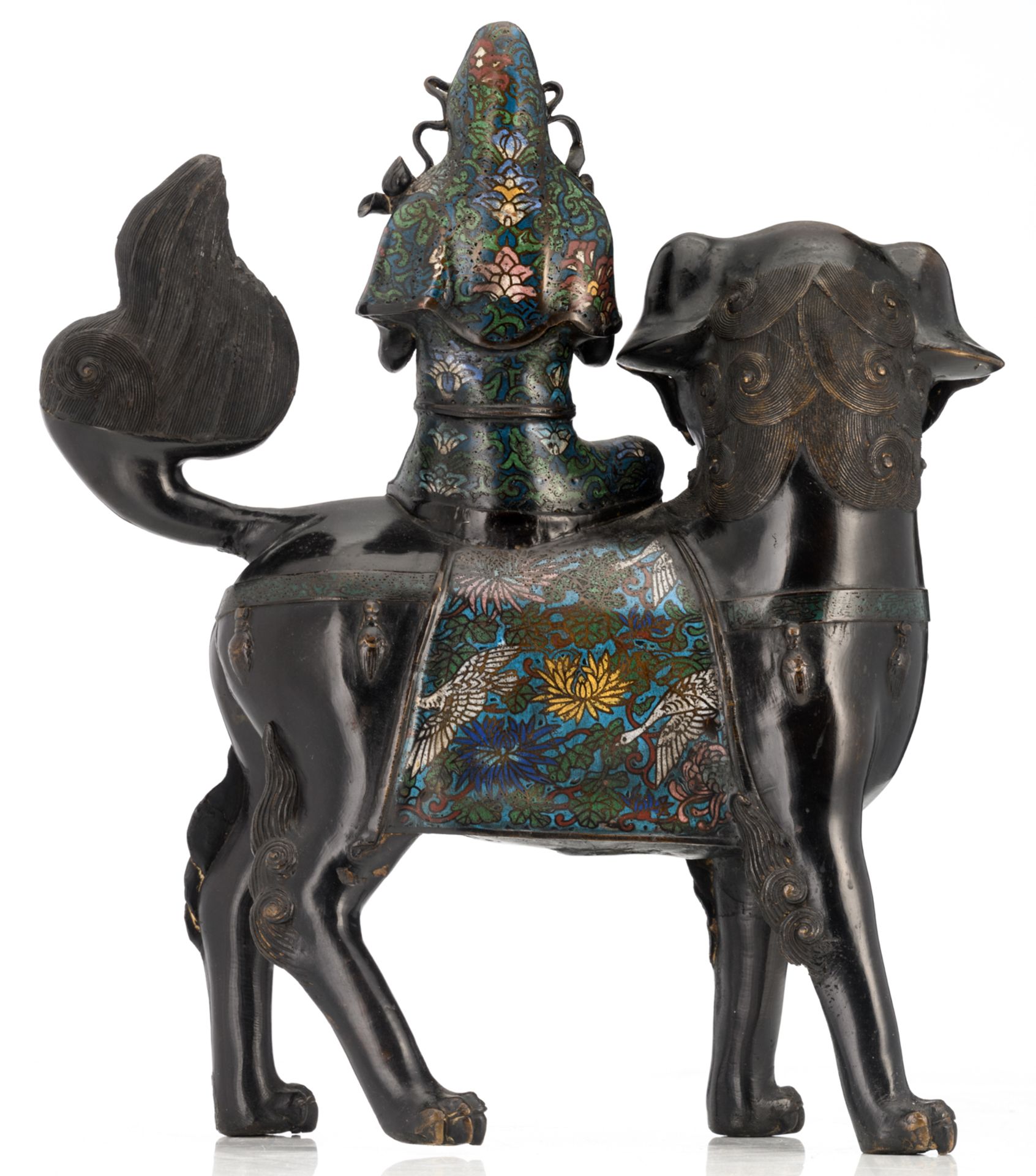 A Chinese champlevé enamel bronze figure, depicting a Guanyin, seated on a Fu lion, marked, 19th/20t - Image 4 of 8