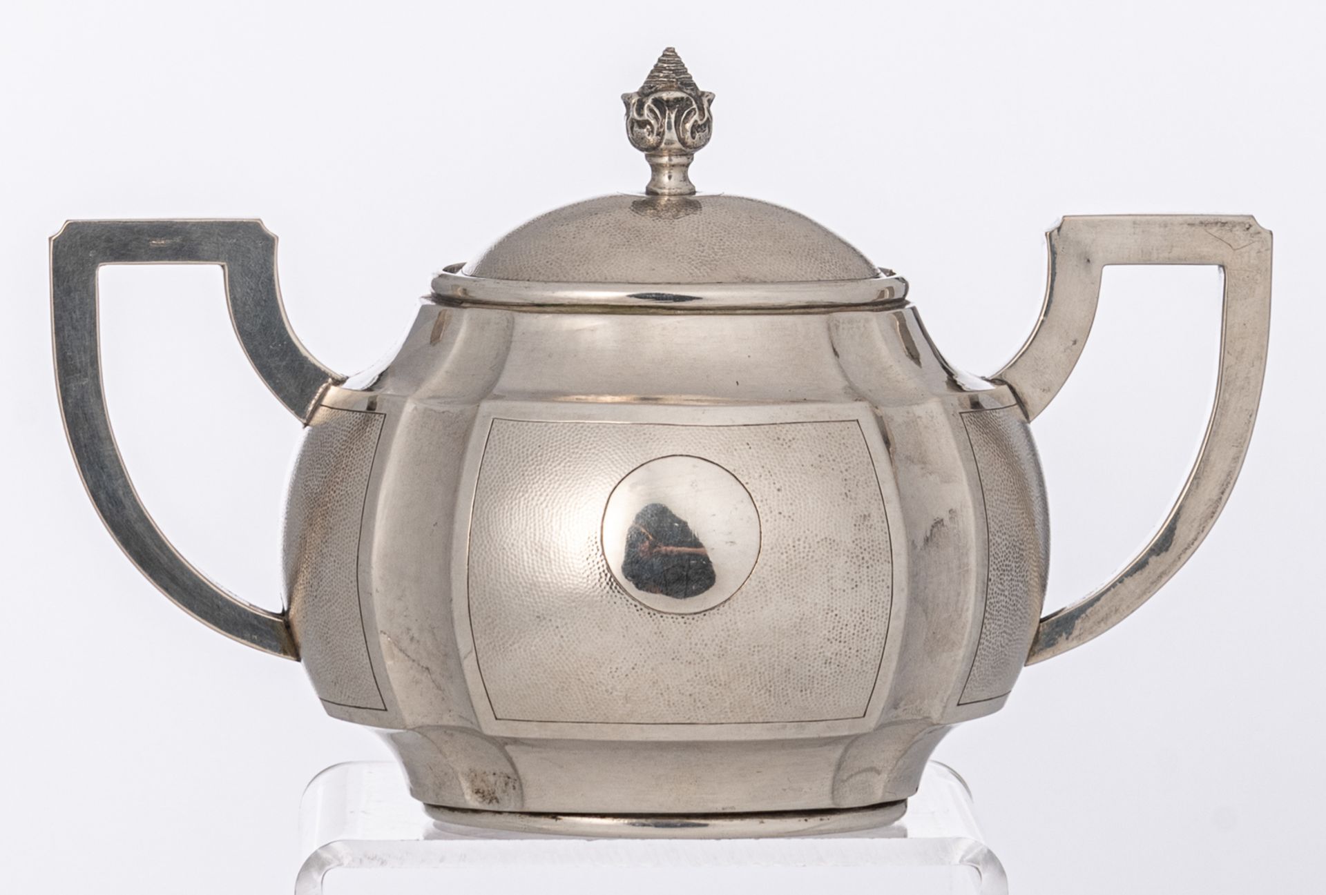 A Chinese three-piece silver tea set, hallmarked 'Zee Sung', Shanghai, H 4,5 - W 6 - D 13 cm (teapot - Bild 8 aus 21