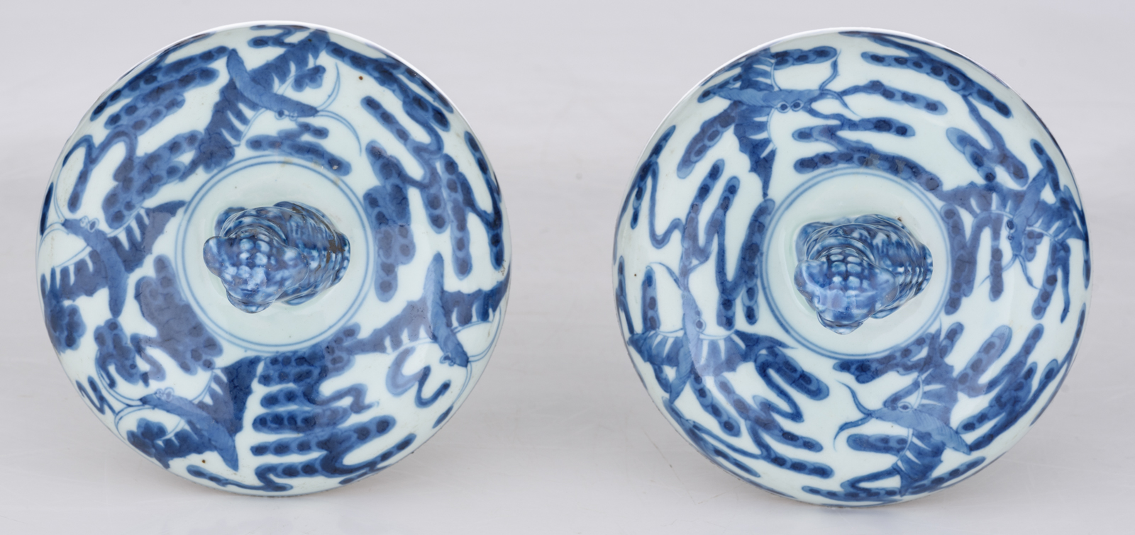 A pair of Chinese blue and white vases and covers, decorated with birds and flowers, 19thC, H 43 cm - Image 7 of 8