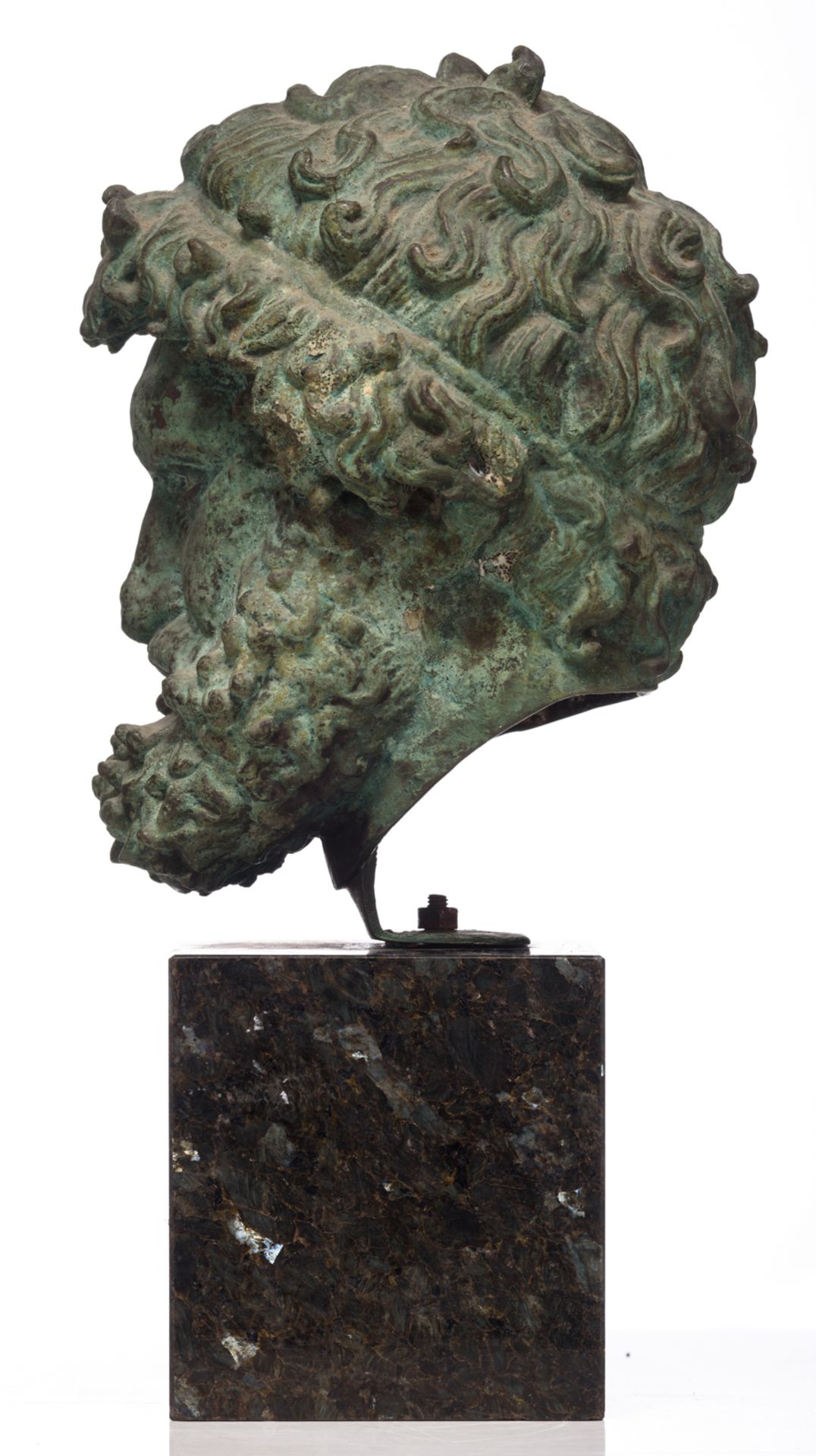 The bust of Zeus, after the Antique, green patinated bronze on a serpentine marble base, H 32 - 50 c - Image 2 of 6