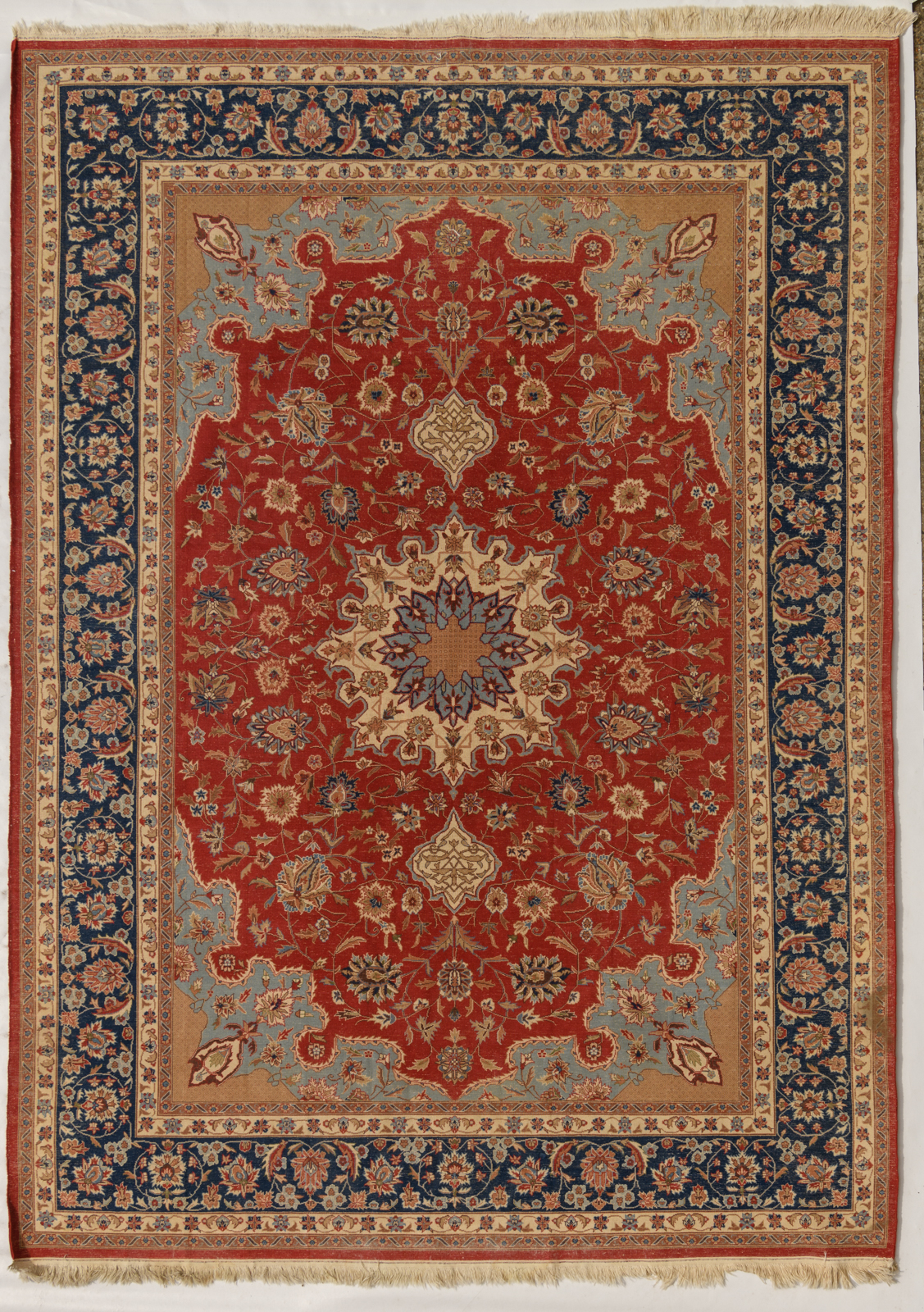 An Oriental woollen rug, floral decorated, with a central medallion, 252 x 350 cm - Image 2 of 3