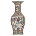 A large Chinese famille rose vase, the roundels decorated with warrior scenes, 19thC, H 88,5 cm