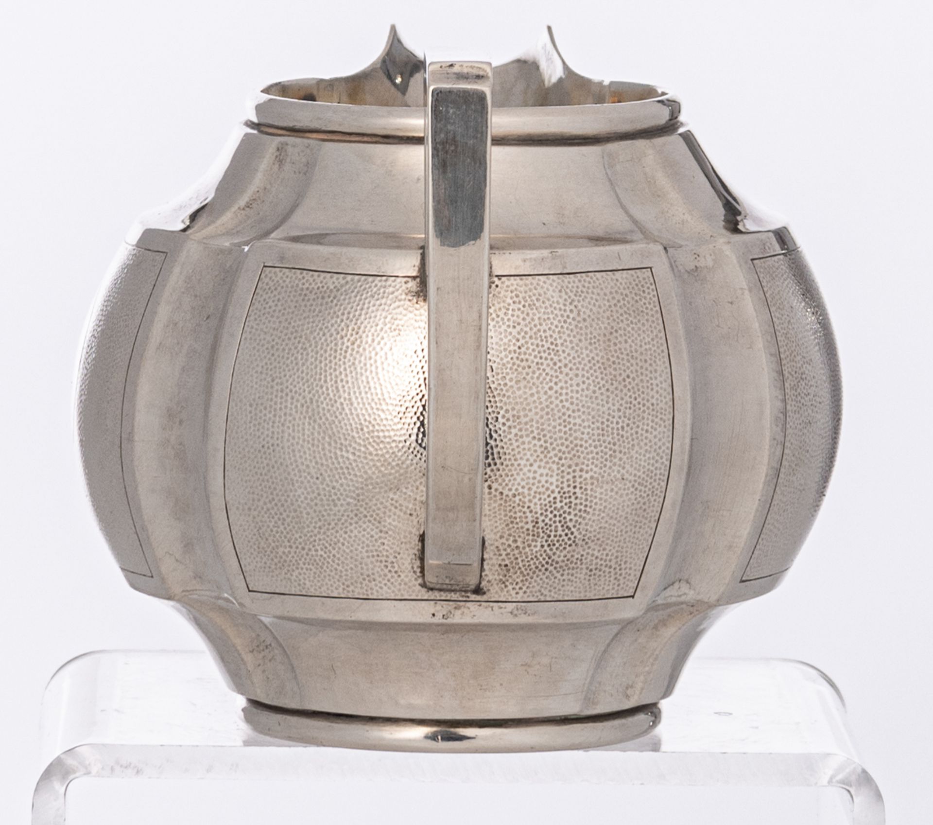 A Chinese three-piece silver tea set, hallmarked 'Zee Sung', Shanghai, H 4,5 - W 6 - D 13 cm (teapot - Bild 12 aus 21