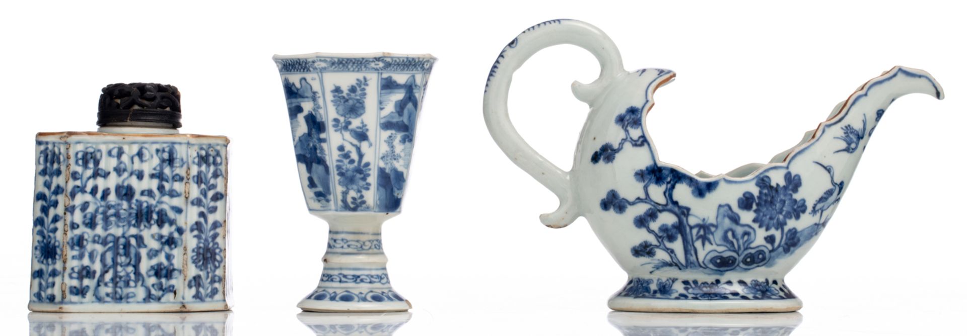 Various Chinese blue and white porcelain, a coffee pot, a sauce boat, a tea caddy, etc.,17th/18thC, - Bild 4 aus 16
