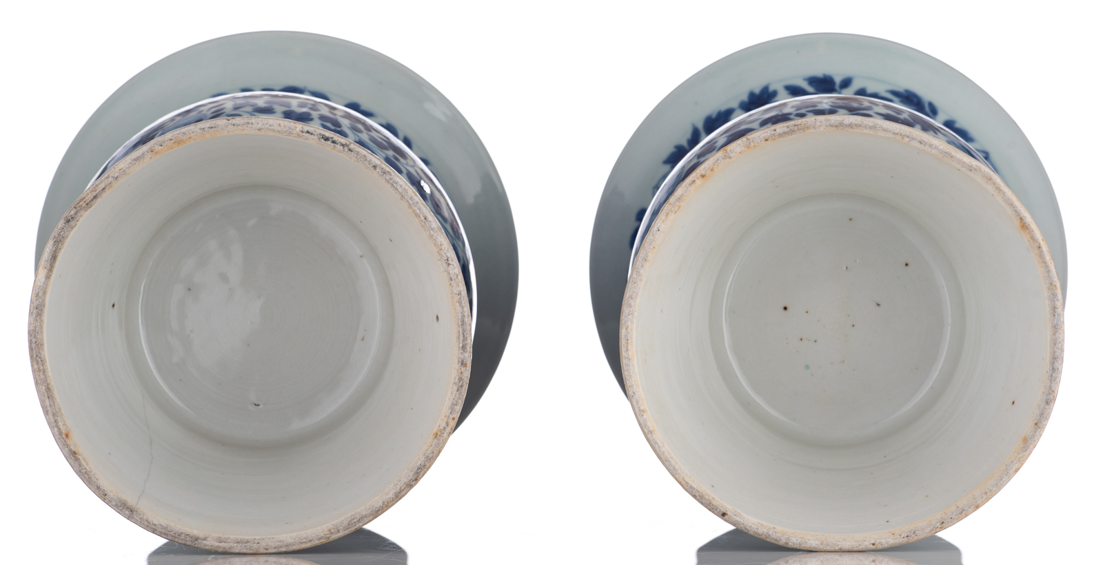 A pair of Chinese blue and white floral decorated Gu vases, 19thC, H 40,5 cm - Image 6 of 6