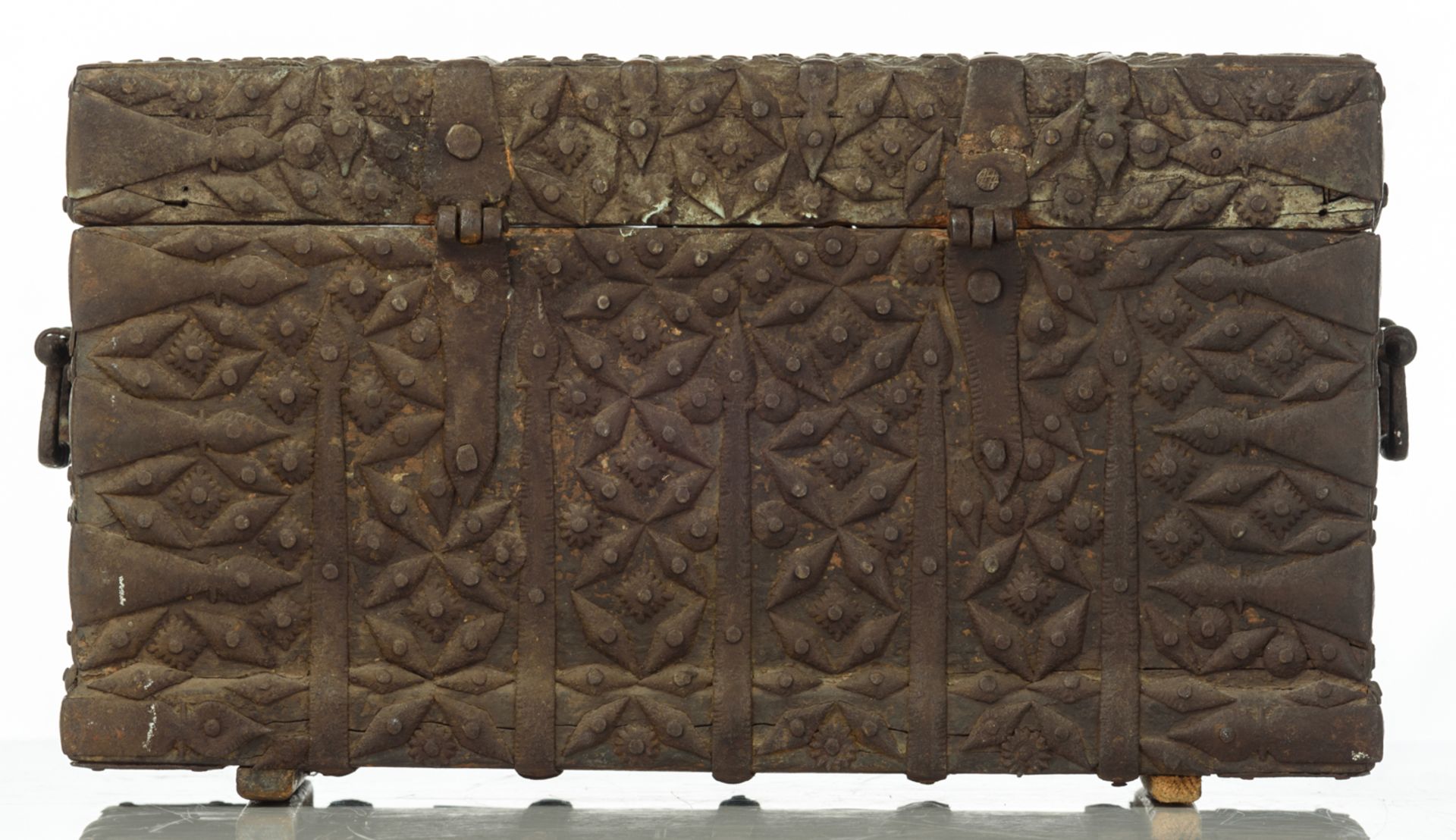 A Middle Eastern wooden chest with wrought iron fittings, H 20,5 - W 37 - D 20,5 cm - Image 4 of 8