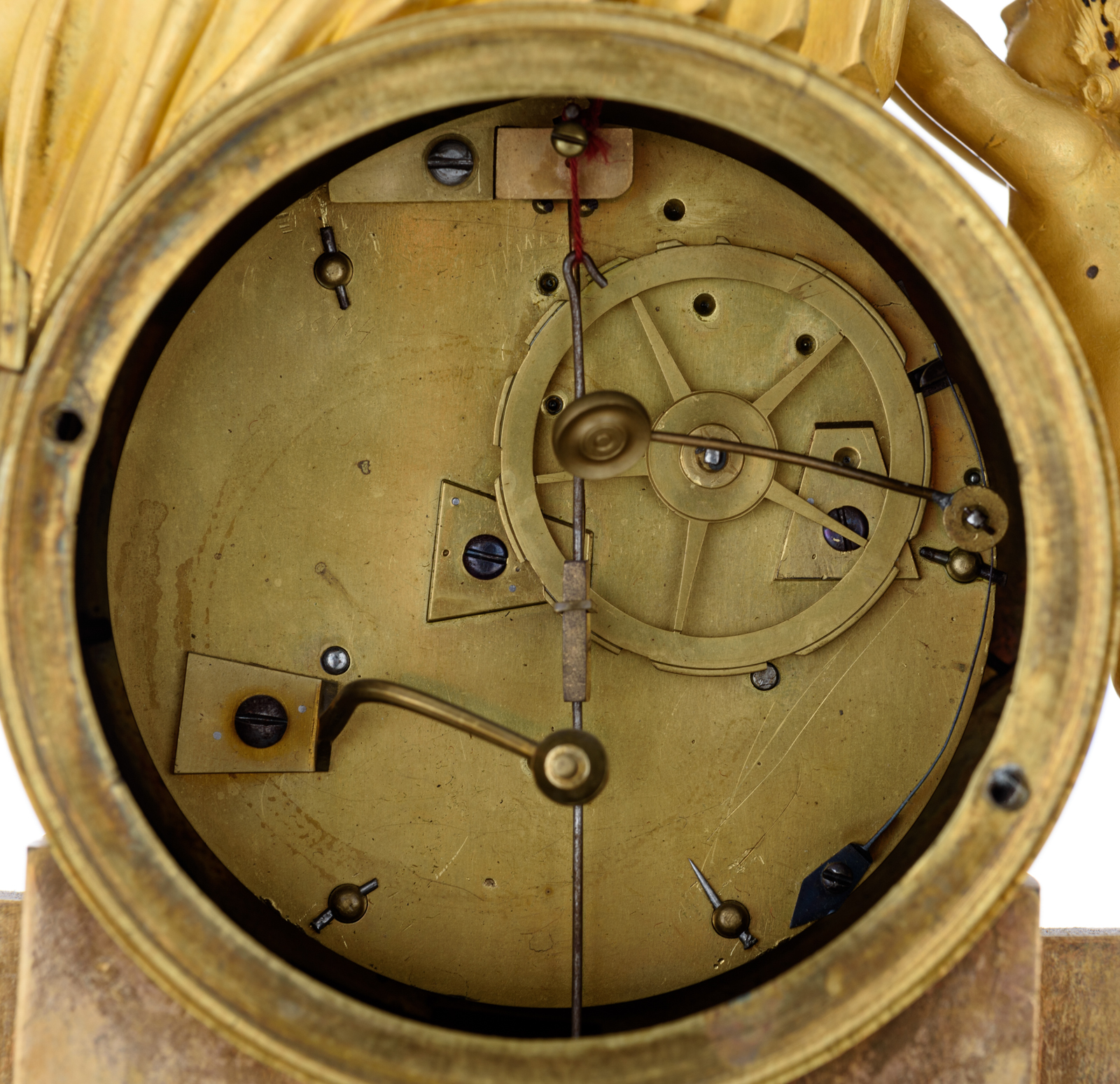 A fine French Empire bronze ormolu mantel clock, with on top an angel reaching a torch to a beauty h - Image 10 of 11