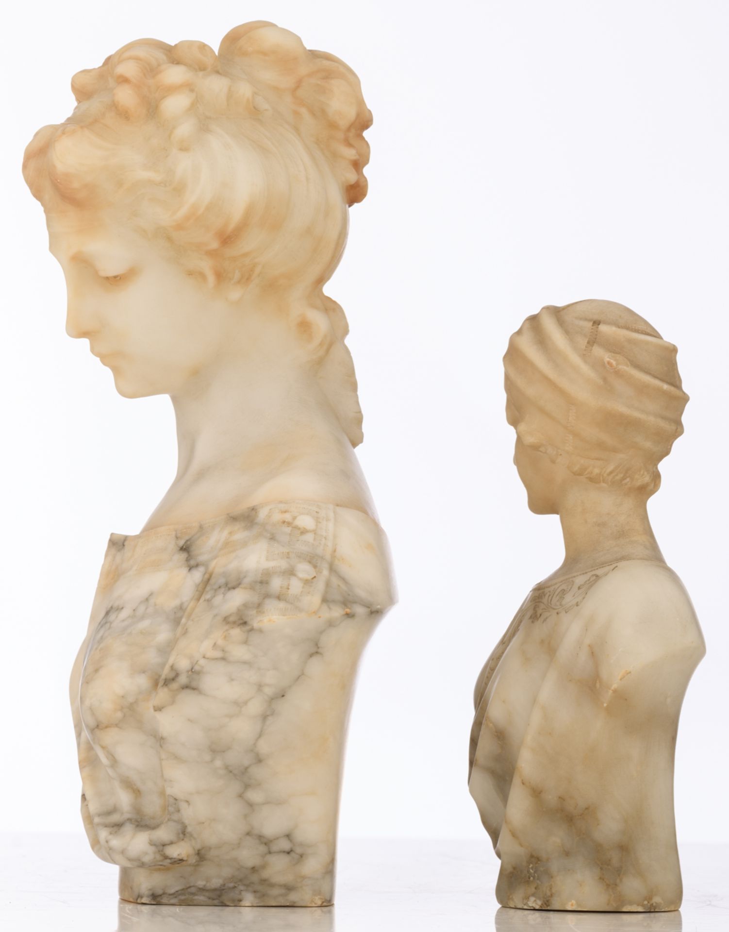 Puggi, two busts of beauties, Carrara marble, H 24,5 - 35,5 cm - Image 3 of 8