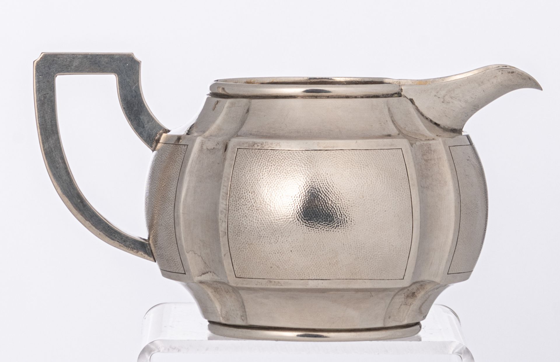 A Chinese three-piece silver tea set, hallmarked 'Zee Sung', Shanghai, H 4,5 - W 6 - D 13 cm (teapot - Bild 13 aus 21