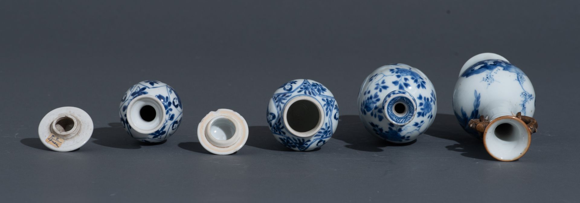 Four Chinese blue and white Kangxi period 'Long Elisa' miniature vases and three ditto floral decora - Image 6 of 17