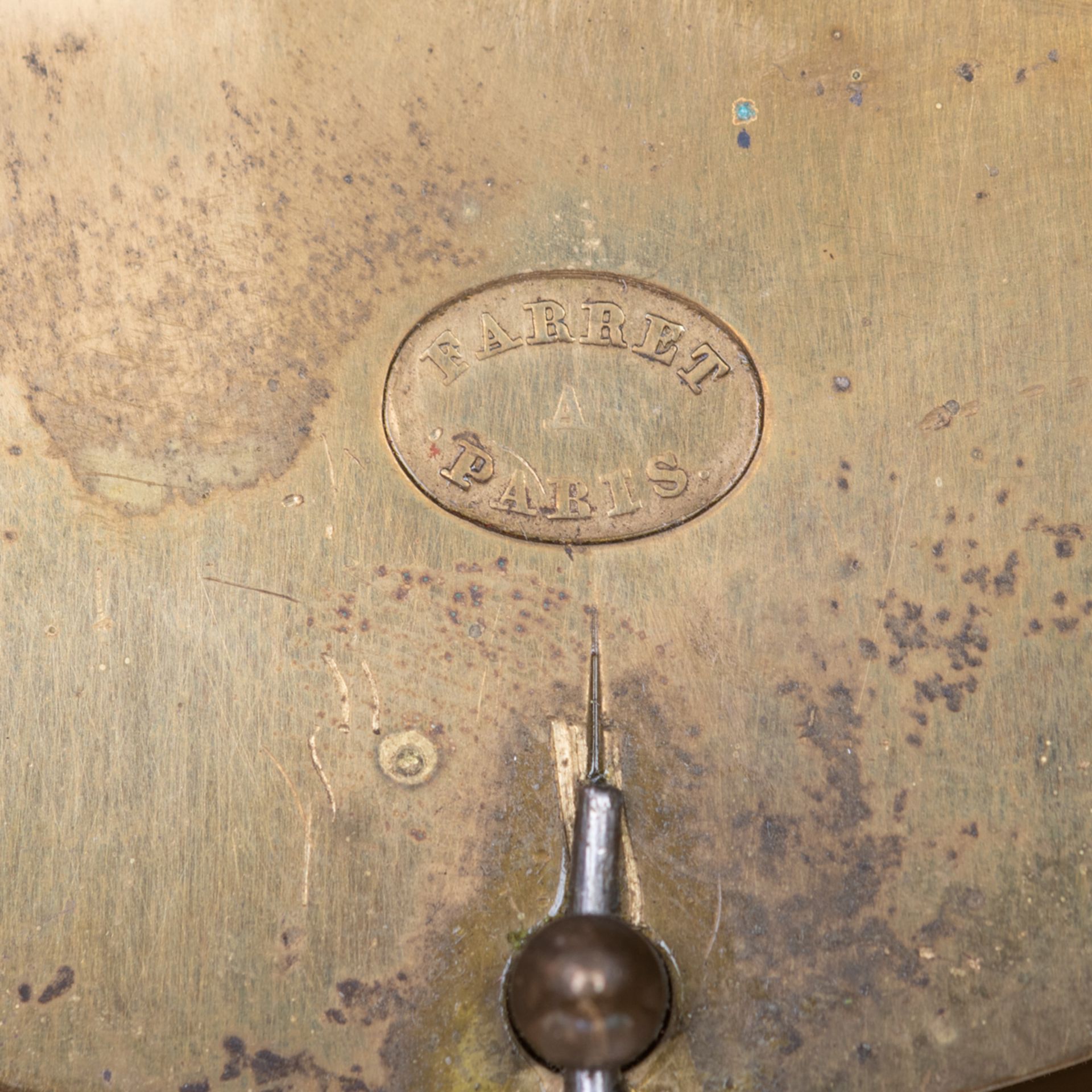 A 19thC French gilt and patinated bronze mantel clock with Carrara marble plaques, and on top a well - Image 7 of 7