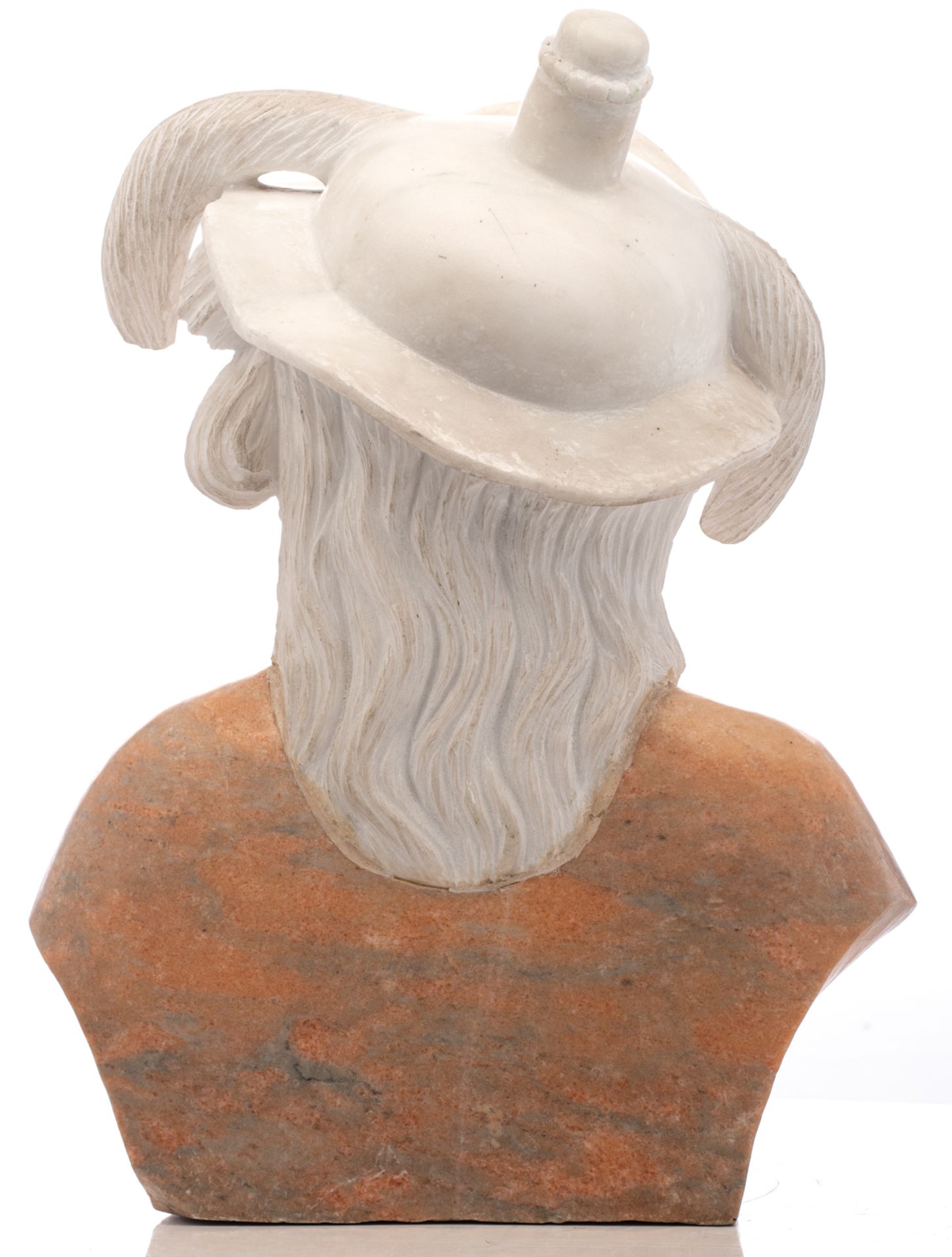 No visible signature, the bust of a beauty wearing a hat, Carrara and Rosso Verona marble, H 60 cm - Bild 4 aus 5