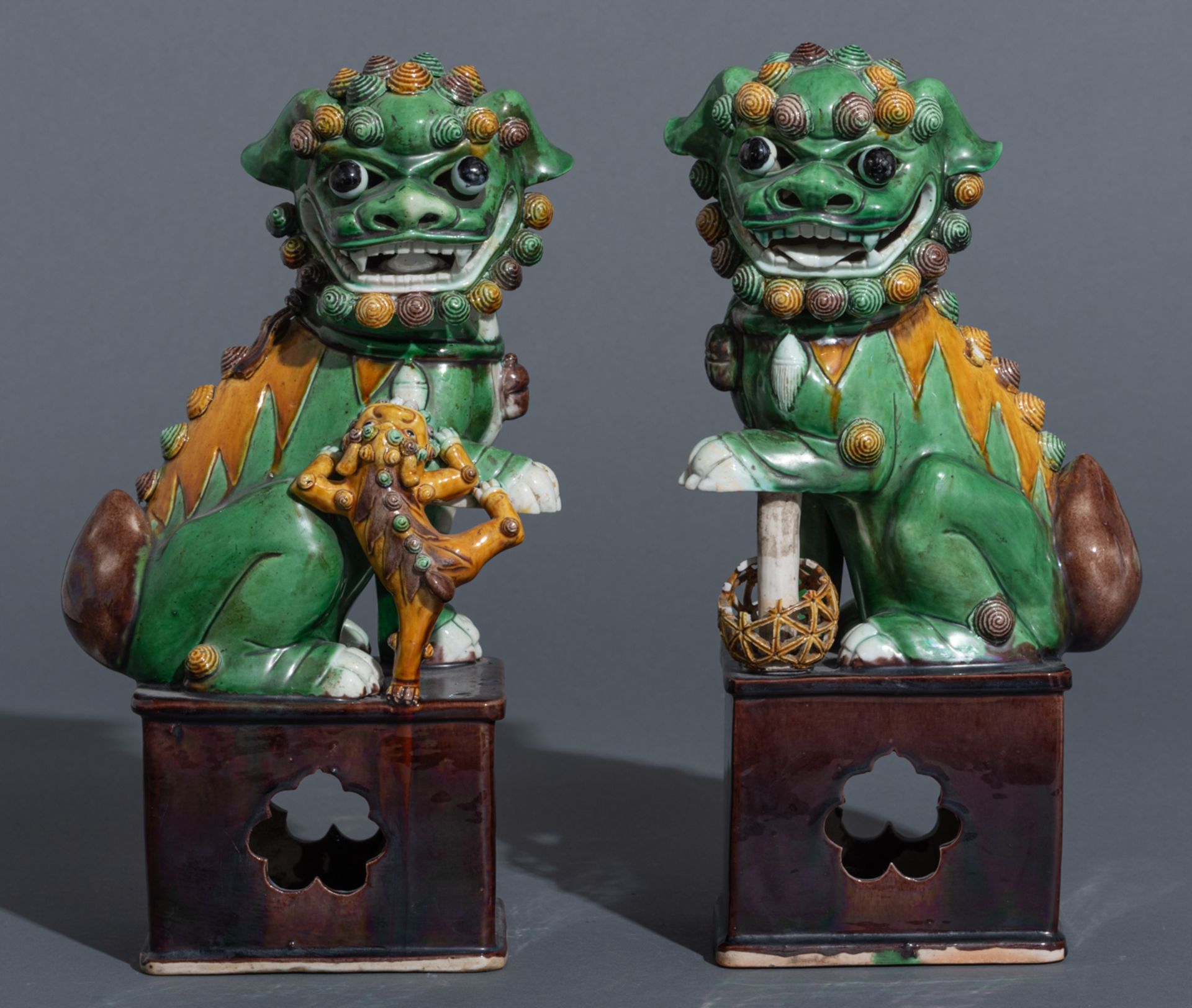 A pair of sancai Fu lions; added five polychrome decorated figures, depicting standing figures, i.e. - Image 2 of 13