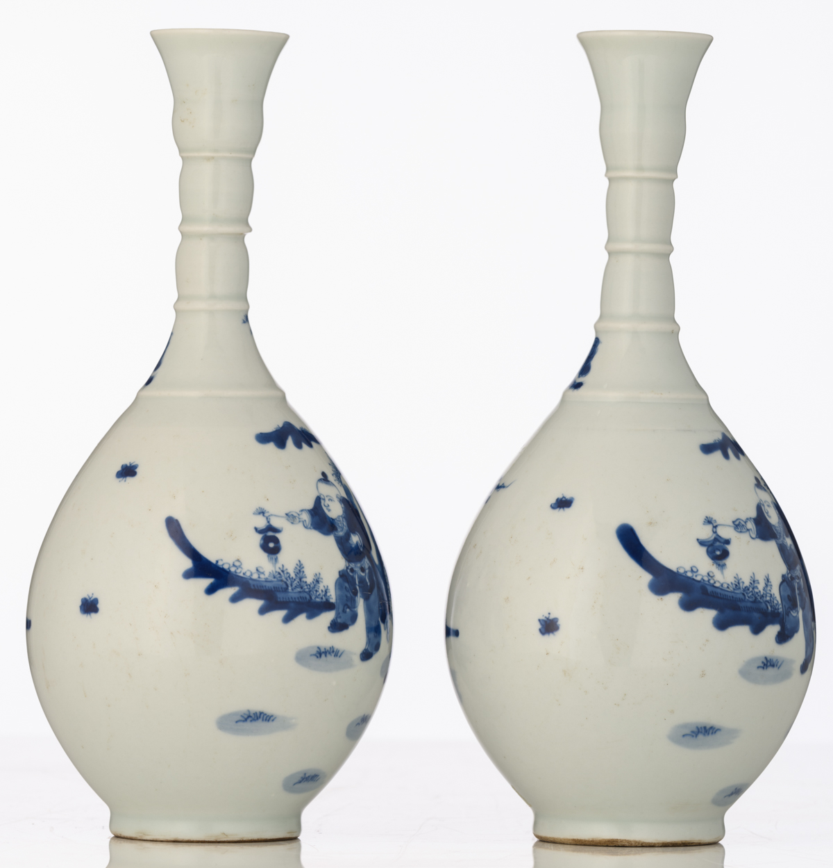 Two nearly identical Chinese blue and white bottle vases, decorated with Long Elisa and the playing - Image 4 of 9