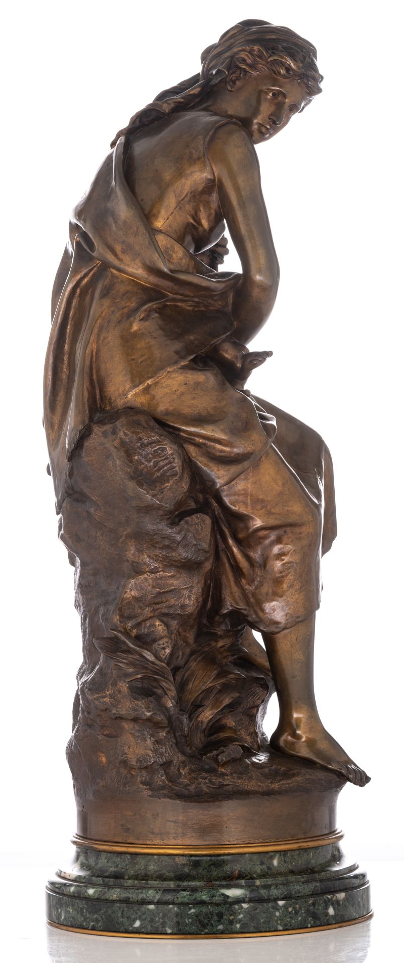 Moreau Math., a 'Hors Concours', patinated bronze sculpture representing a mother protecting her chi - Bild 4 aus 5
