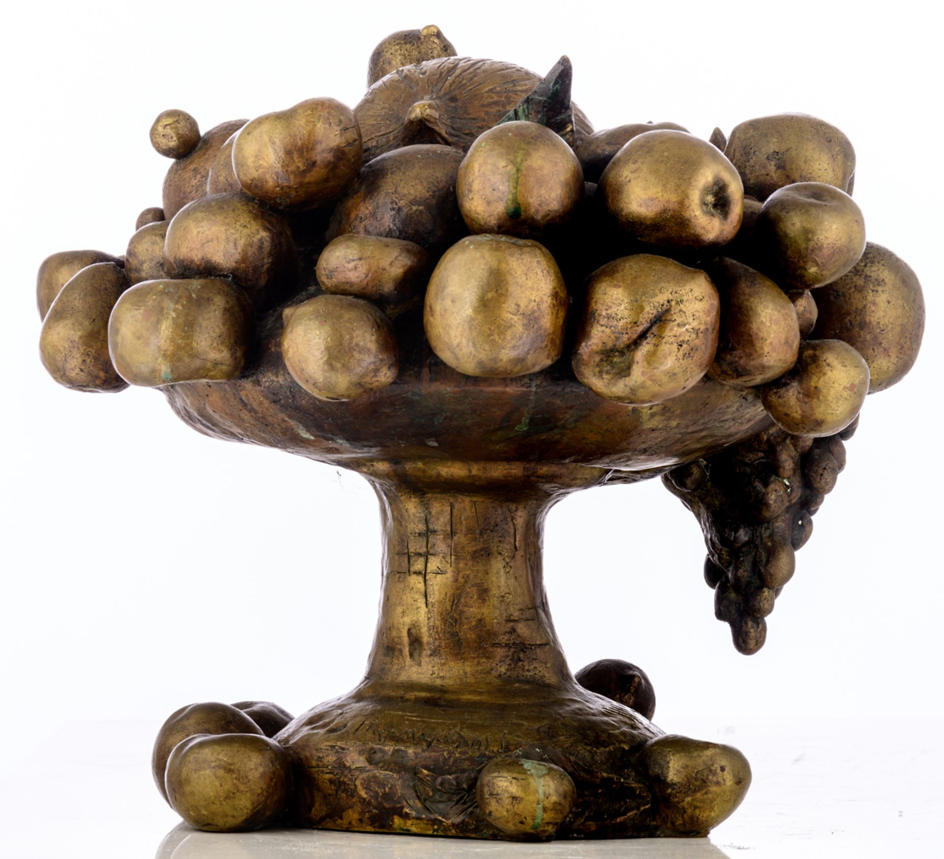 Parmakelis Y., 'Fruit Bowl', dated (19)78, patinated bronze, H 45 cm; added: a book about the artist - Bild 3 aus 8