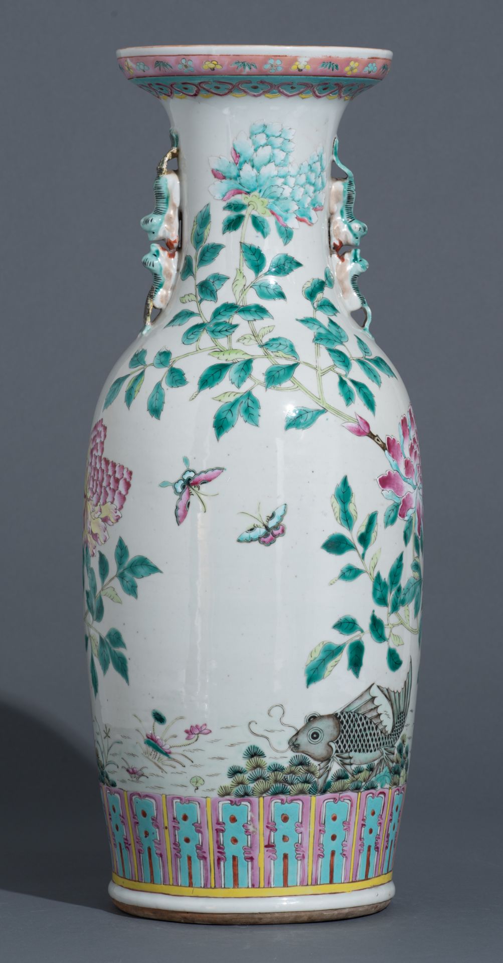 A Chinese famille rose vase, overall decorated with flowers, butterflies and carps, 19thC, H 61 cm - Bild 4 aus 7