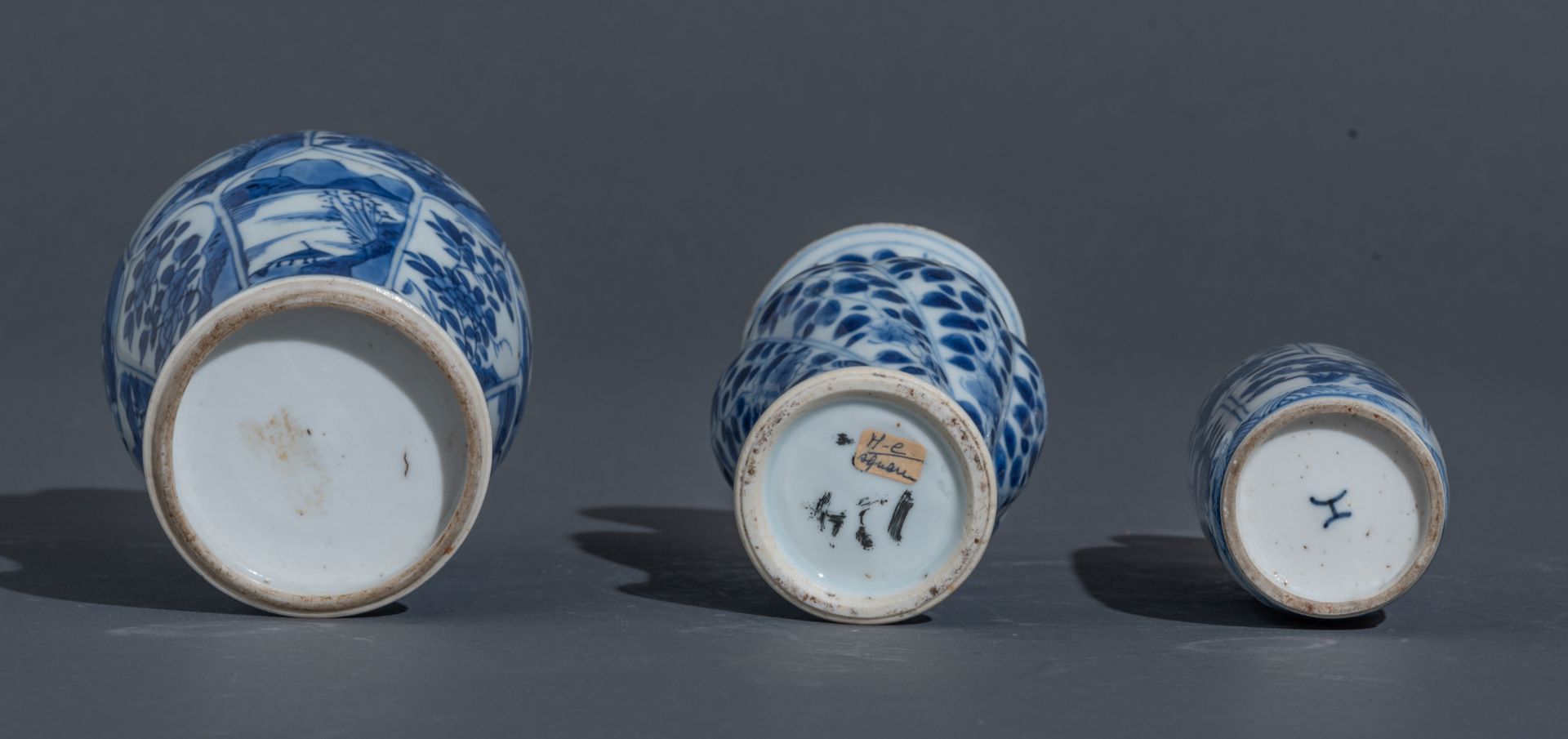 Four Chinese blue and white Kangxi period 'Long Elisa' miniature vases and three ditto floral decora - Image 17 of 17