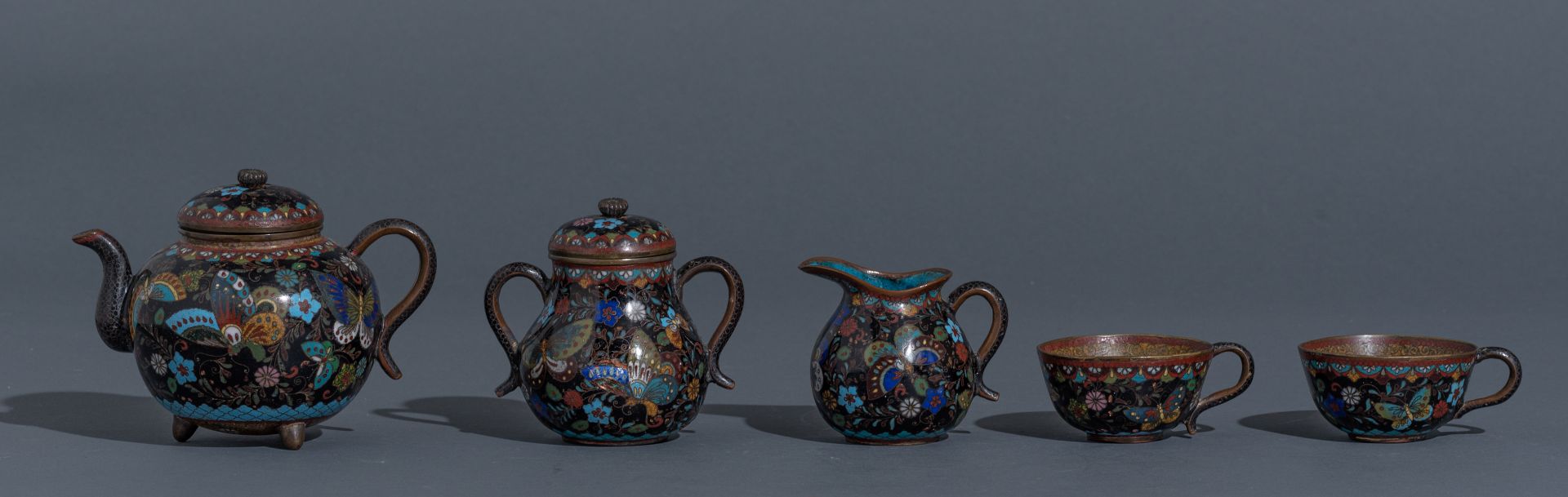 A Japanese cloisonné enamel tea set, i.e. a tray, two cups and saucers, a teapot and cover, a milk j - Image 4 of 9