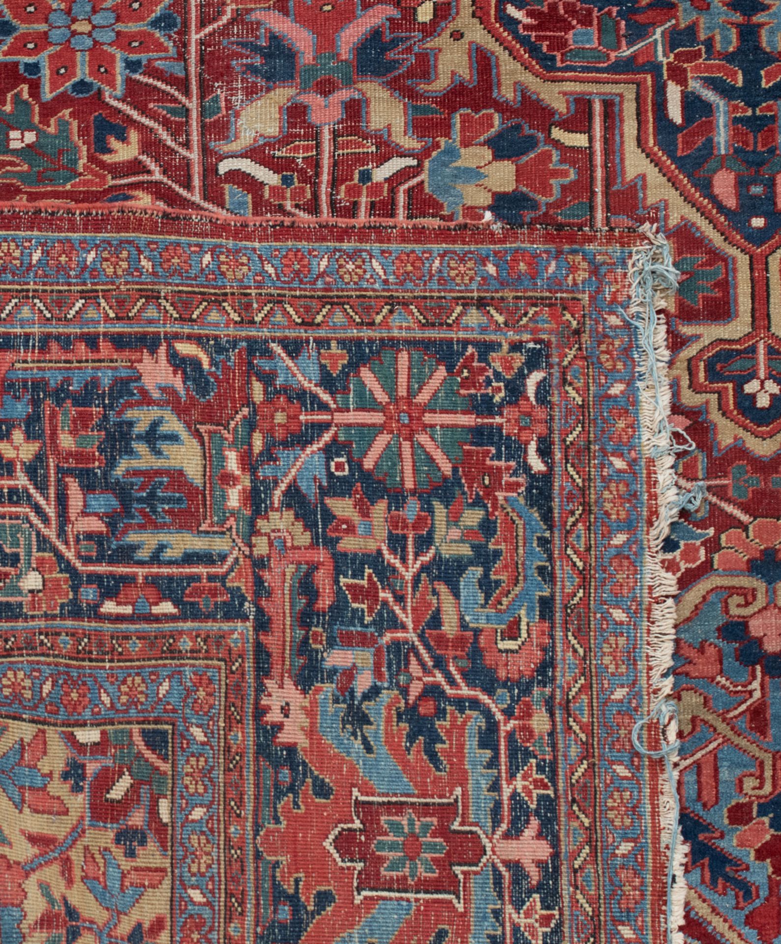 A large Herriz woollen rug, decorated with geometric motifs, 340 x 590 cm - Image 3 of 4