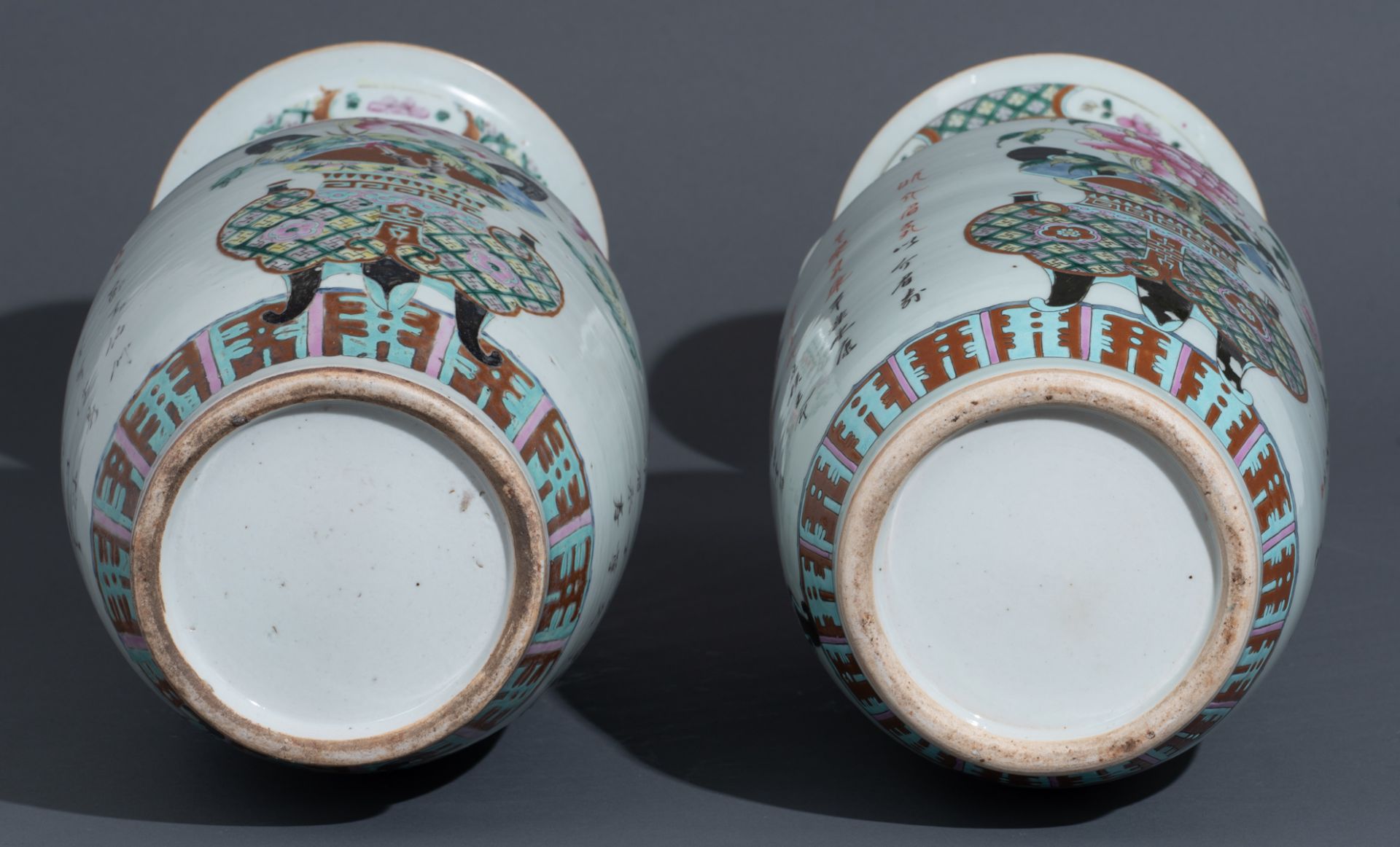 Two Chinese famille rose vases, decorated with flowers, flower baskets and calligraphic texts, H 57, - Bild 8 aus 8