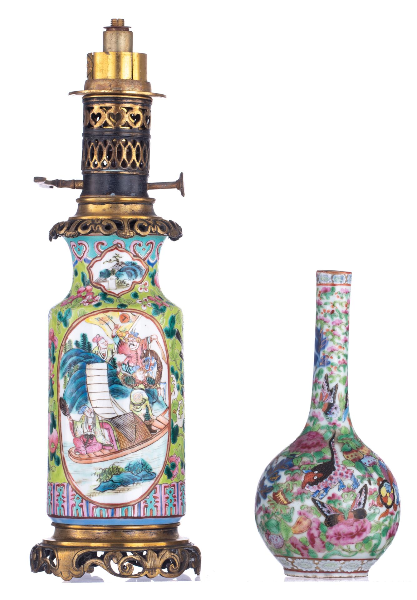 A small Chinese famille rose and gilt bottle vase, decorated with flowers and butterflies; added a d - Bild 3 aus 6