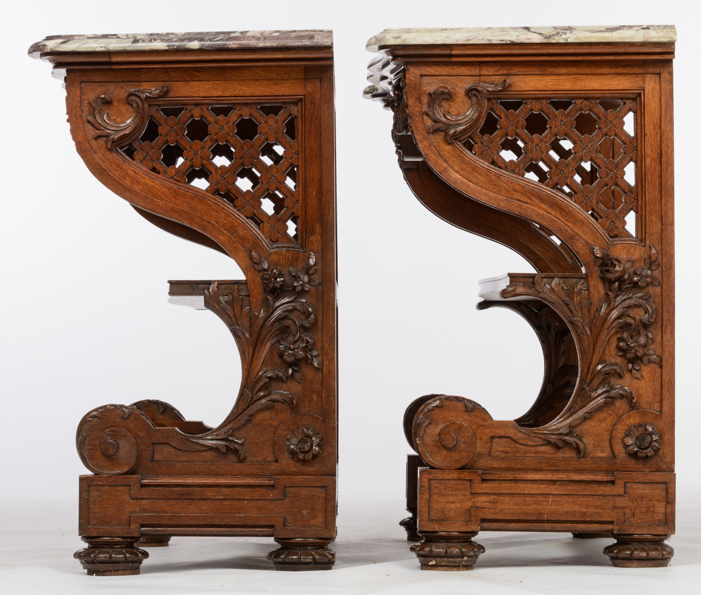 A pair of richly carved oak Baroque style wall consoles, with a Brèche violet marble top, H 89 - W 1 - Image 3 of 5