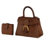 A Delvaux Brillant PM Ostrich leather handbag with matching wallet, H 24,5 x 18 cm