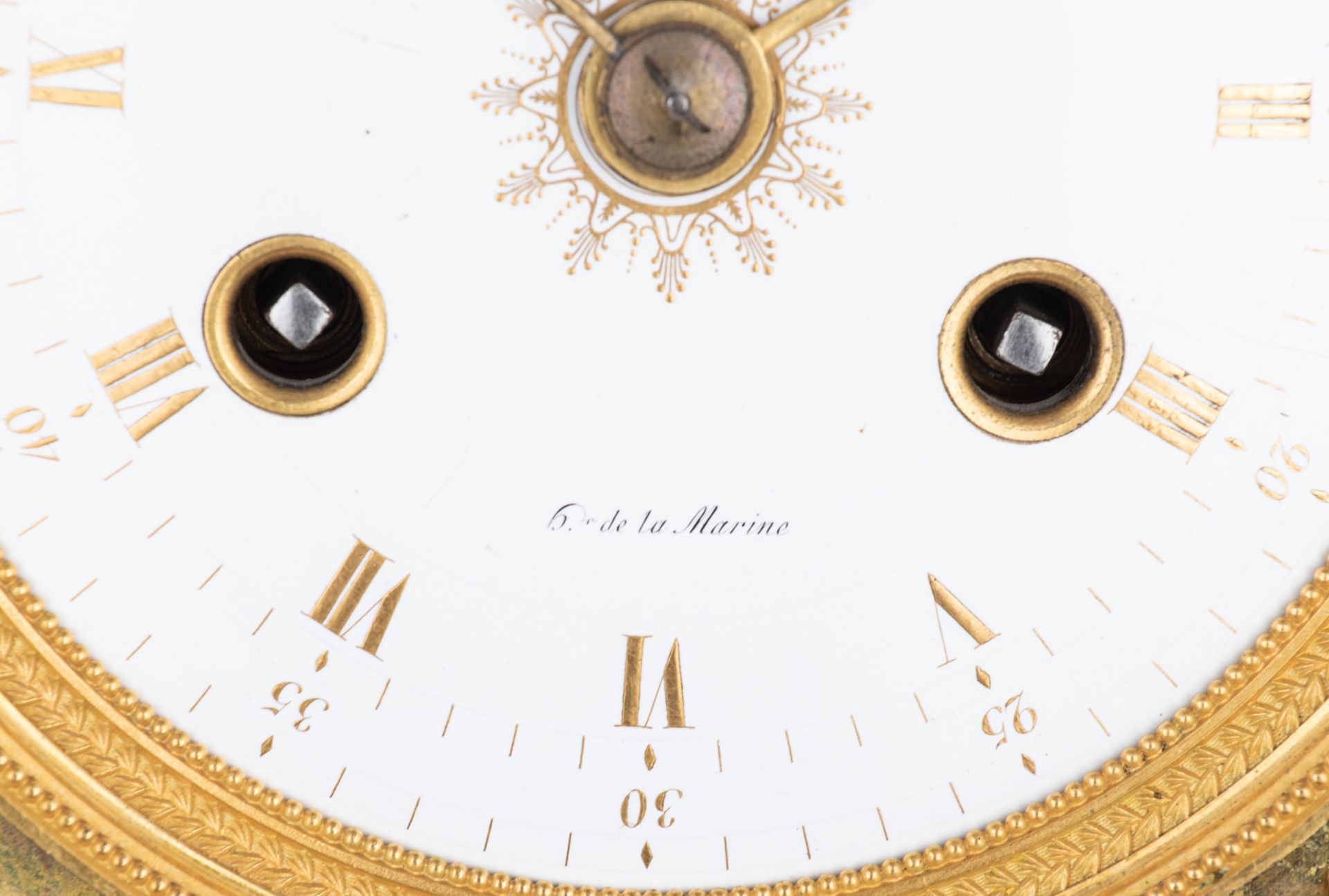 A rare and imposing Neoclassical ormolu and patinated bronze mantle clock, the white enamel dial sig - Bild 8 aus 8