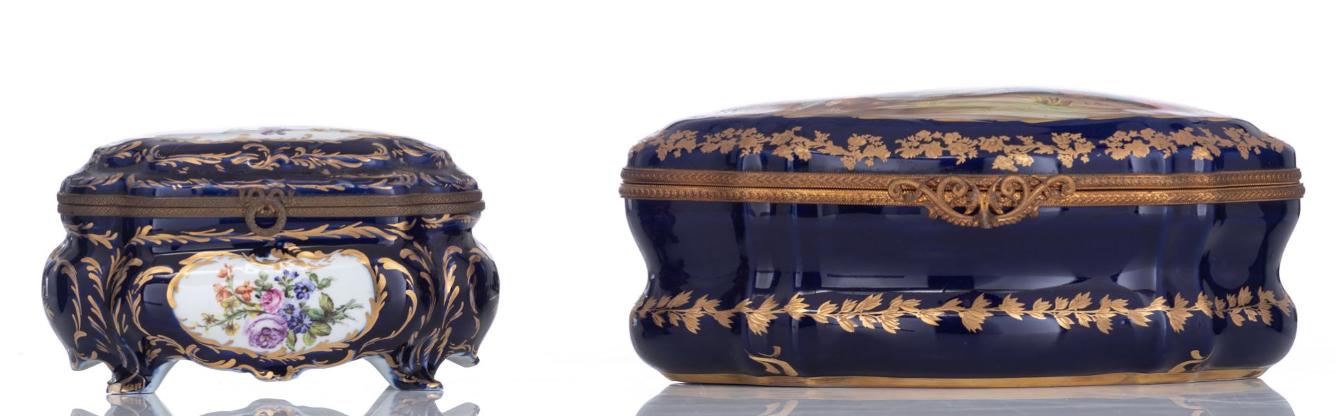 A covered bleu royale ground Sèvres box with gilt bronze mounts, the roundel polychrome decorated wi - Bild 2 aus 11