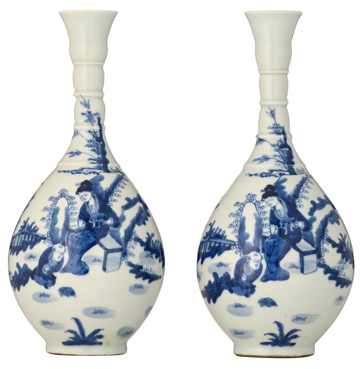 Two nearly identical Chinese blue and white bottle vases, decorated with Long Elisa and the playing