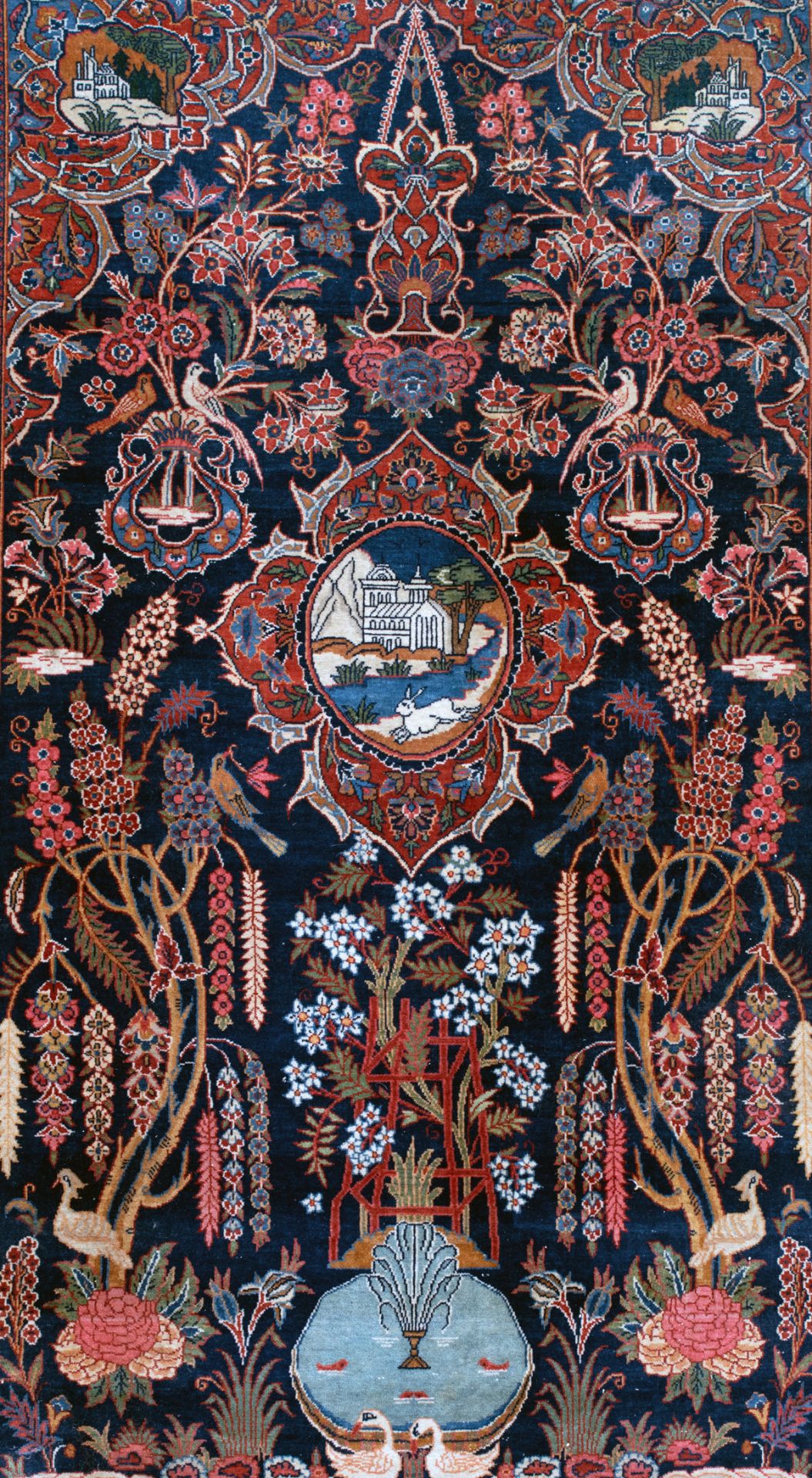 An Oriental woollen rug, decorated with a hare in a landscape and a fountain, 133 x 209 cm - Bild 4 aus 4