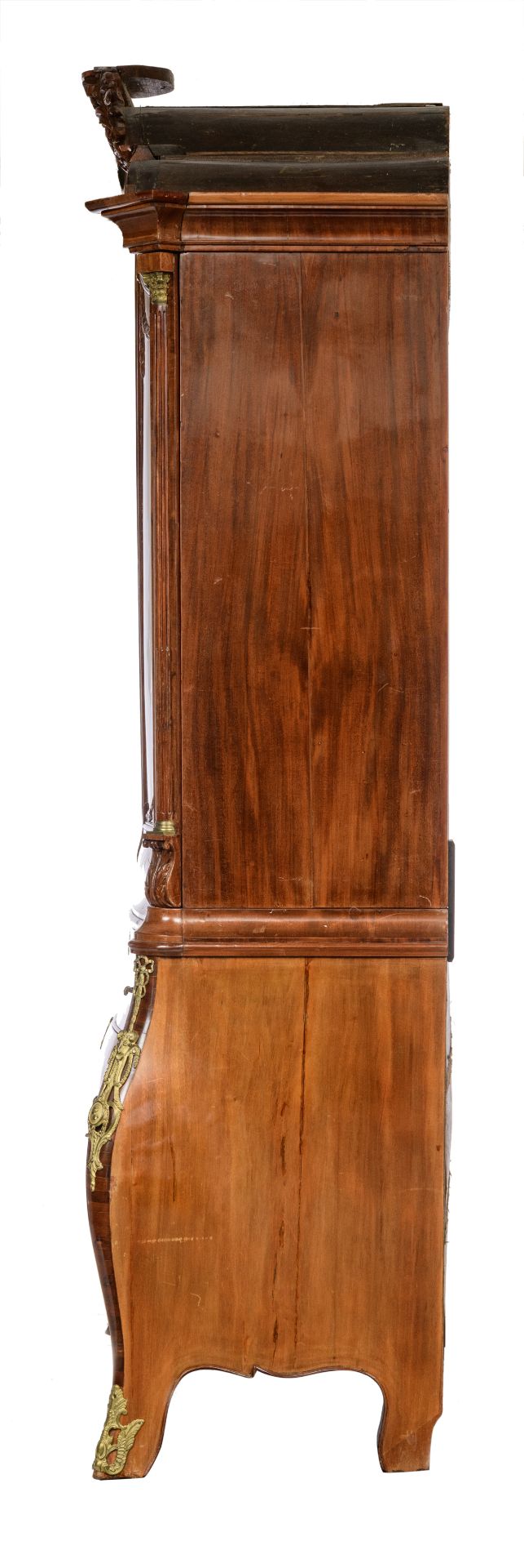 A large and imposing mahogany veneered Dutch Neoclassical cabinet, decorated with gilt bronze mounts - Bild 3 aus 7