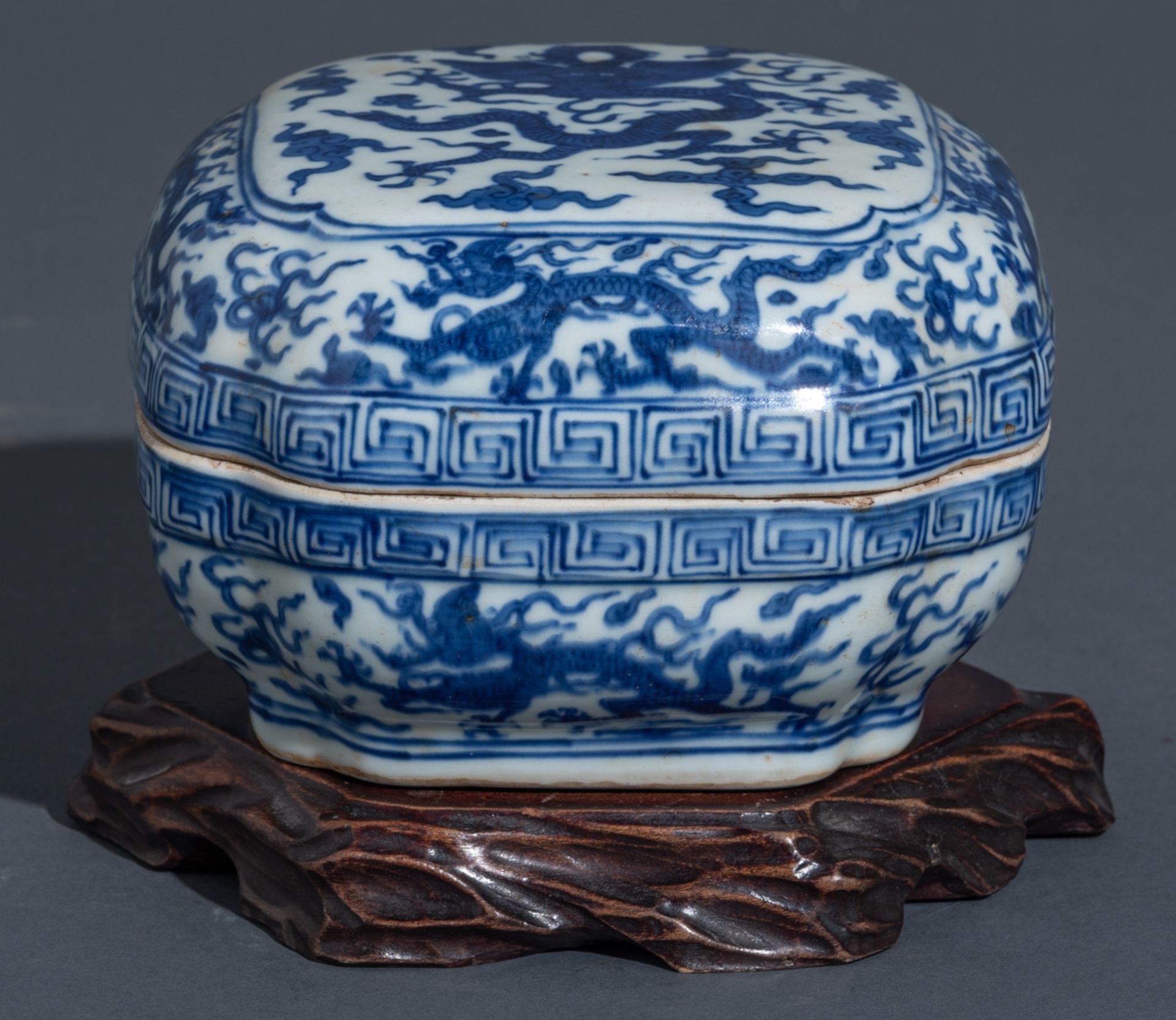 A Chinese Ming style blue and white rectangular box and cover, the top panel decorated with a dragon - Image 10 of 10