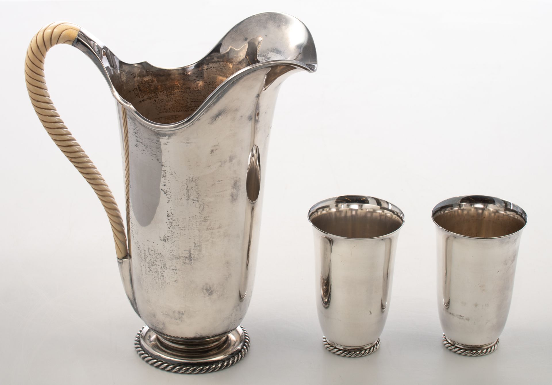 An 800/000 silver seven-piece lemonade set consisting of six goblets and an ewer with a twisted ivor - Bild 8 aus 32