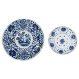 A Chinese blue and white floral decorated plate; added a ditto dish, with a Guangxu mark, H 4,5 - 6,