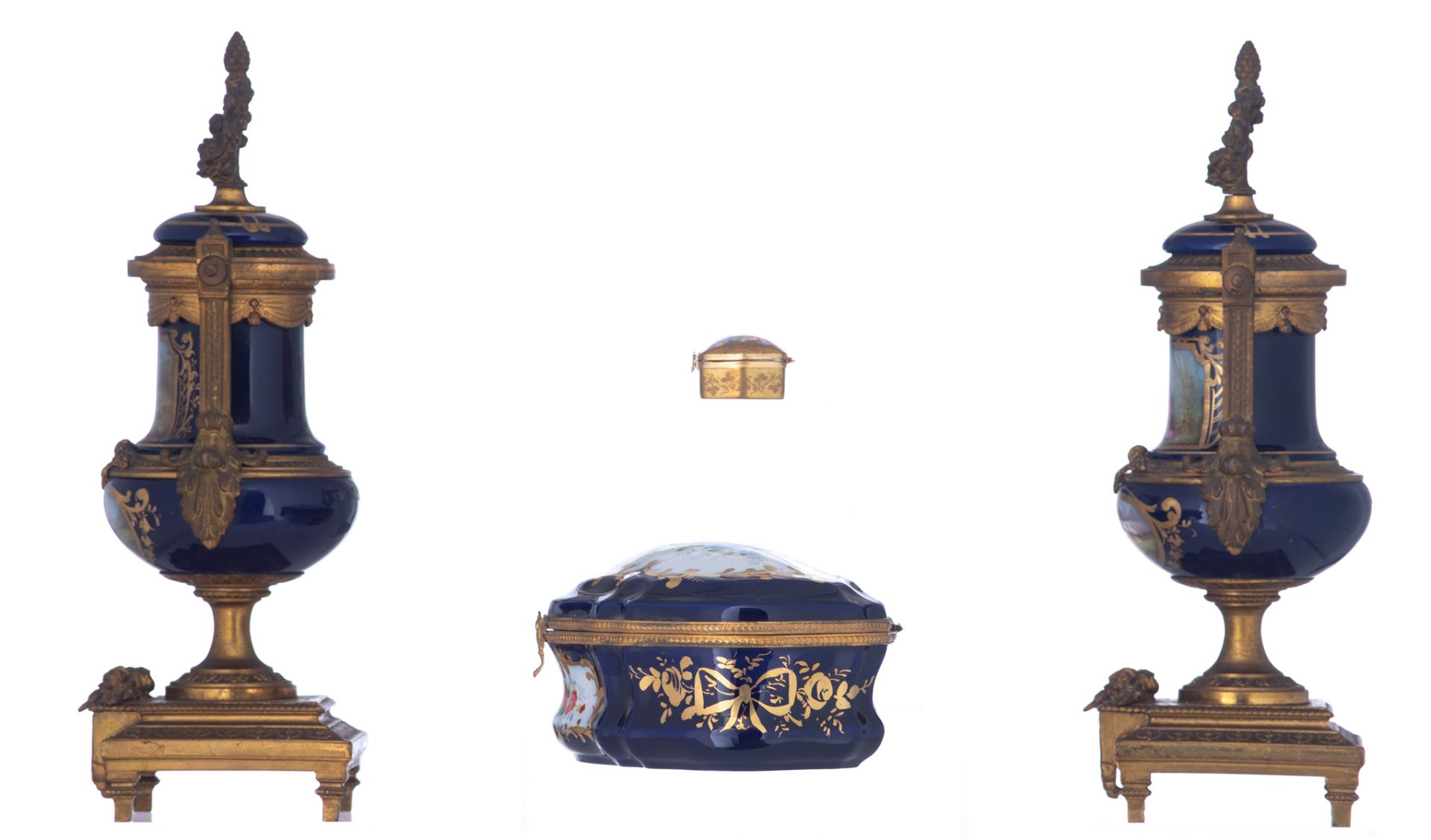 A pair of bleu royale ground Sèvres type vases, with gilt bronze mounts, the roundels polychrome dec - Bild 2 aus 7