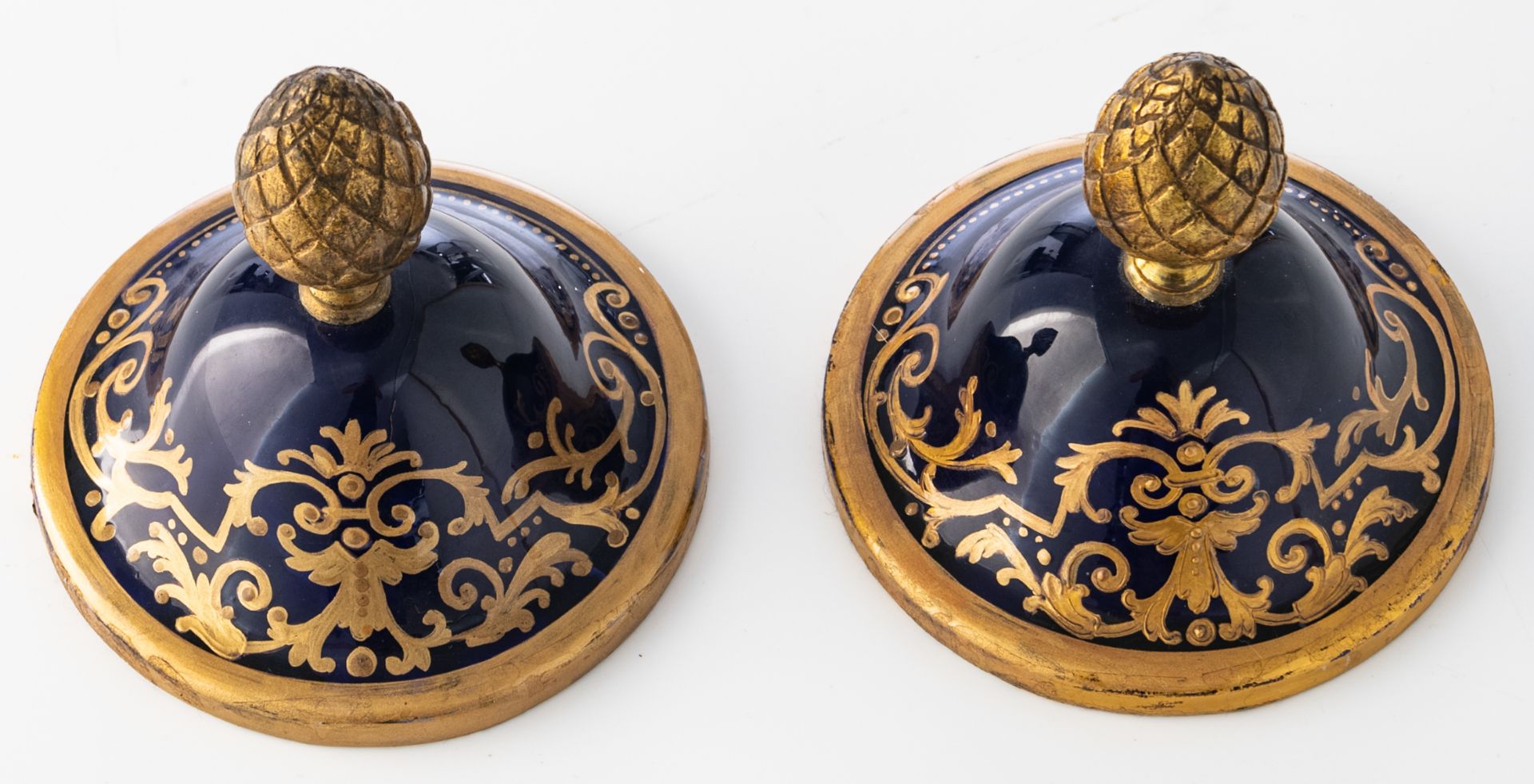 An imposing and exceptional Sèvres three-piece garniture set, consisting of two large bleu royale gr - Bild 7 aus 11