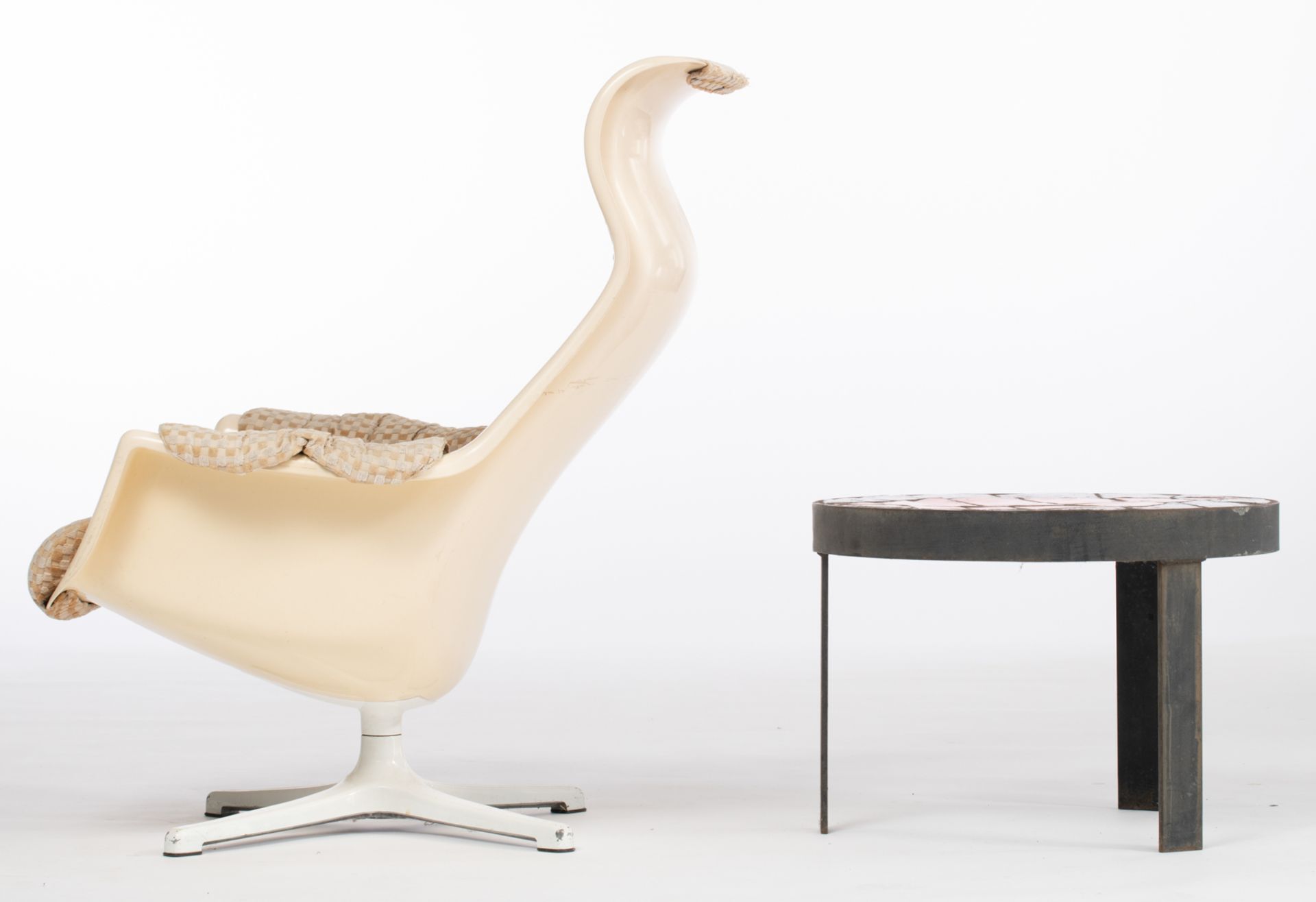 A vintage '60s design occasional table with a ceramic top, signed, H 40 - ø 56,5 cm; added a '70s de - Bild 6 aus 16