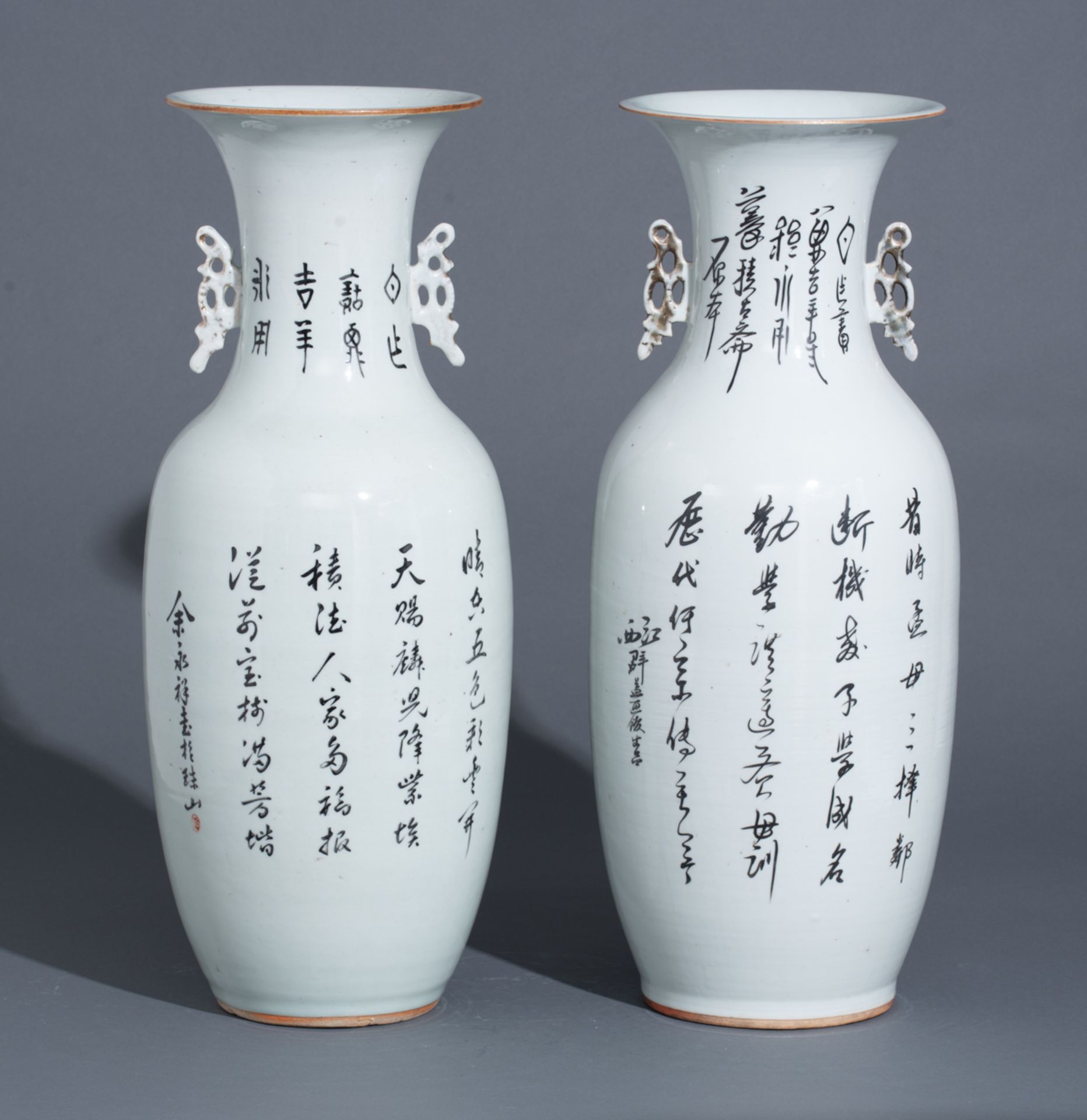 Two Chinese polychrome vases, one vase decorated with the 'qilin bringing the children', the other v - Bild 4 aus 7