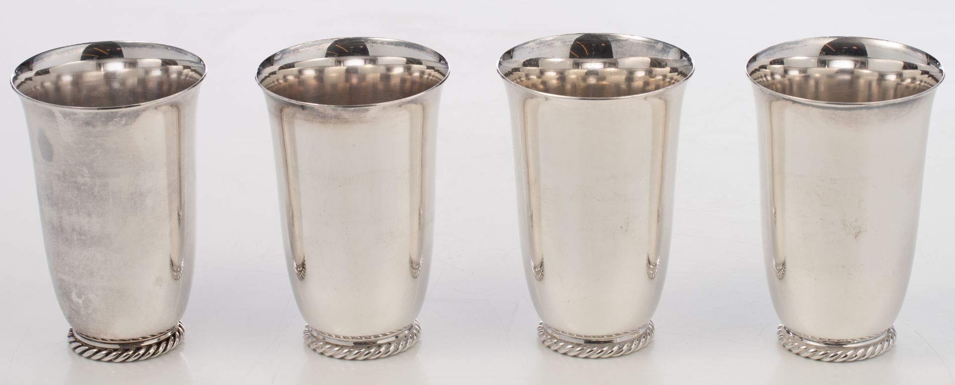 An 800/000 silver seven-piece lemonade set consisting of six goblets and an ewer with a twisted ivor - Bild 17 aus 32