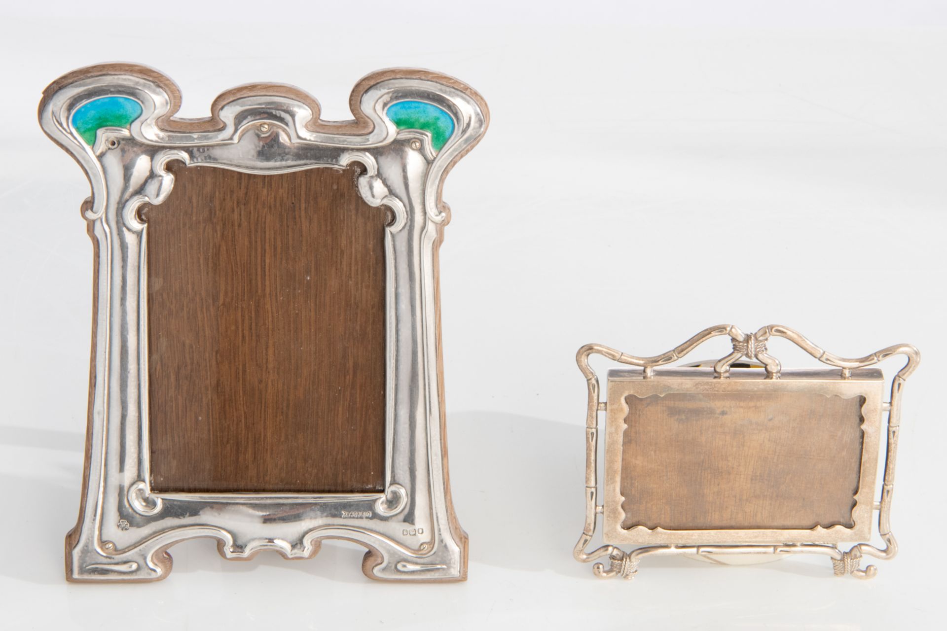 A varied lot of 19th and 20thC, mostly English silver gadgets, photo frames, and tablewares - Image 16 of 33