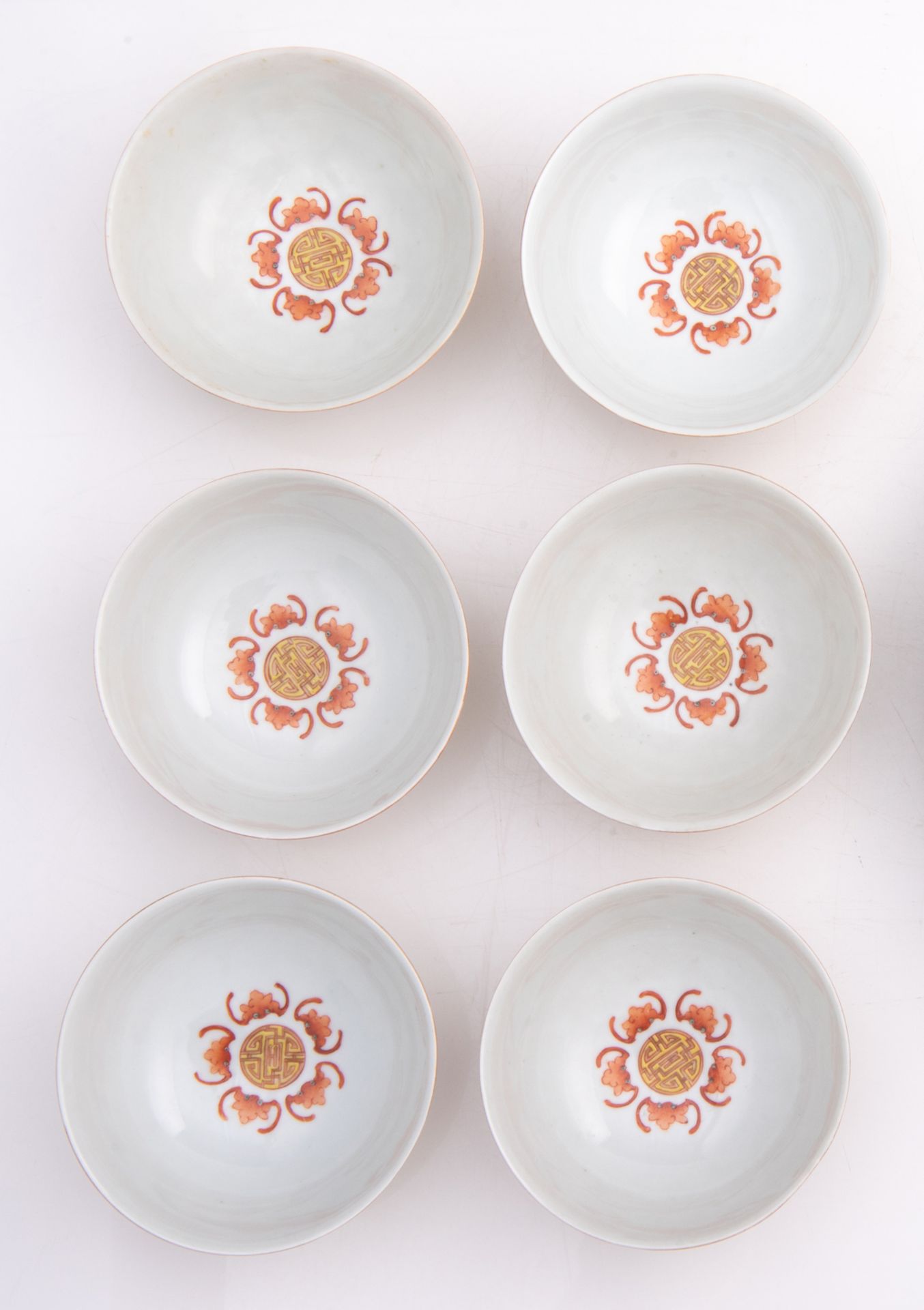 Six Chinese yellow ground famille rose floral decorated bowls, the panels with flower vases, the ins - Bild 6 aus 8