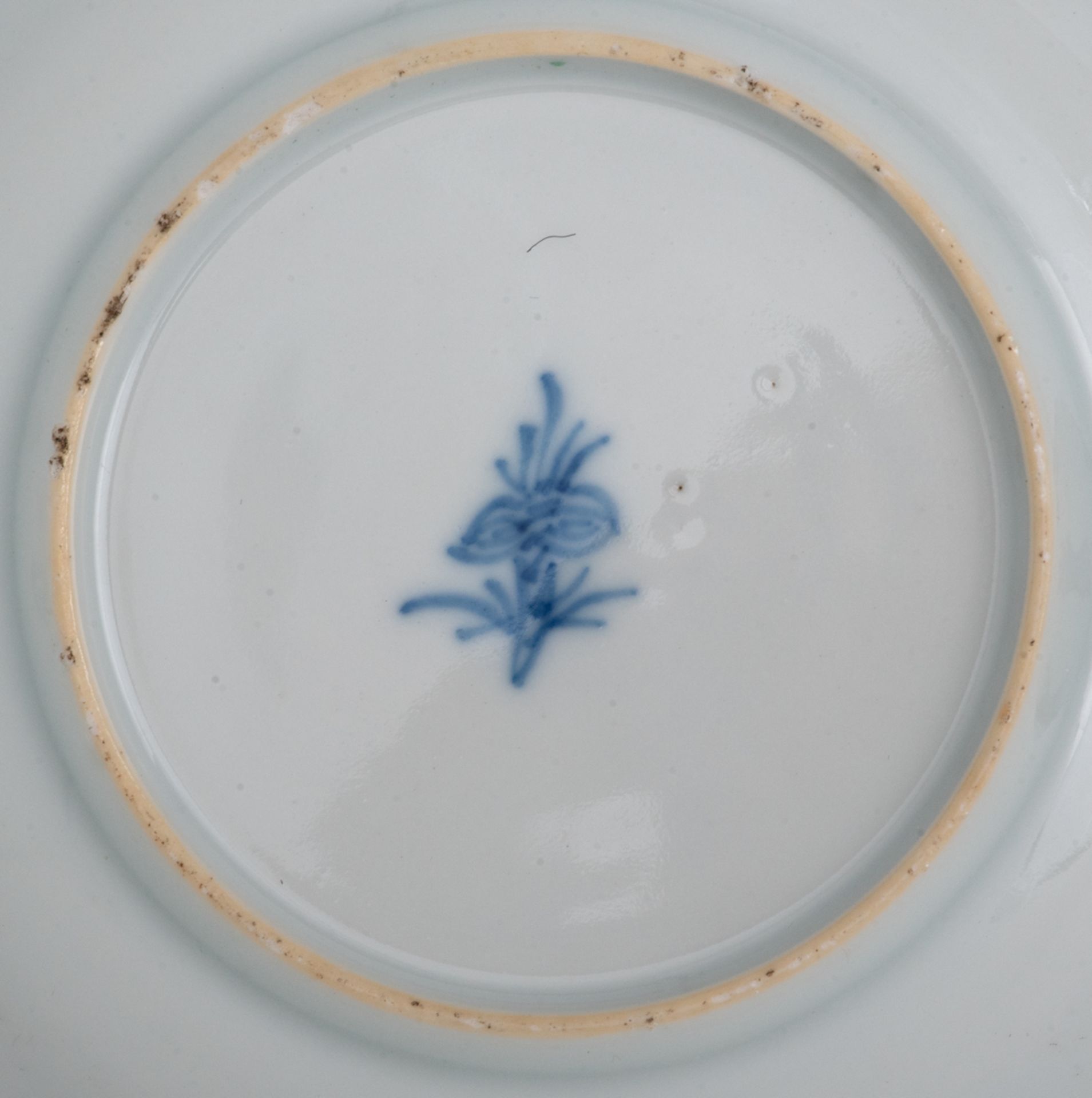 A Chinese famille verte cup and saucer, decorated with an erotic scene, Kangxi symbol mark and of th - Bild 6 aus 7