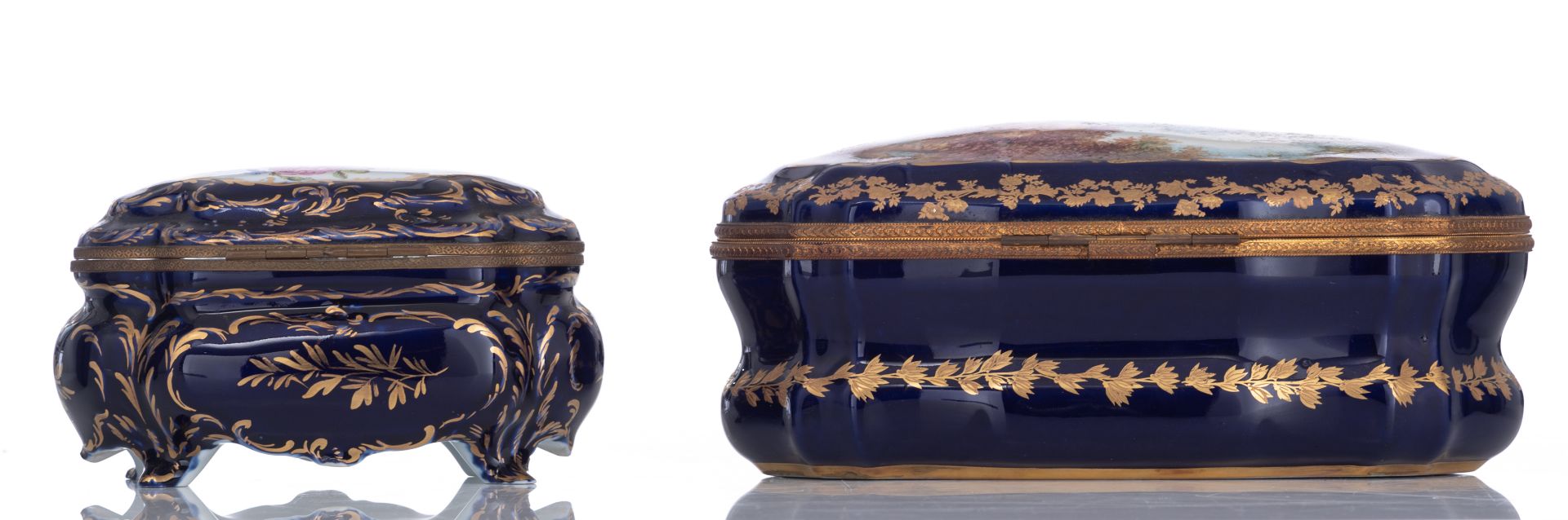 A covered bleu royale ground Sèvres box with gilt bronze mounts, the roundel polychrome decorated wi - Bild 4 aus 11